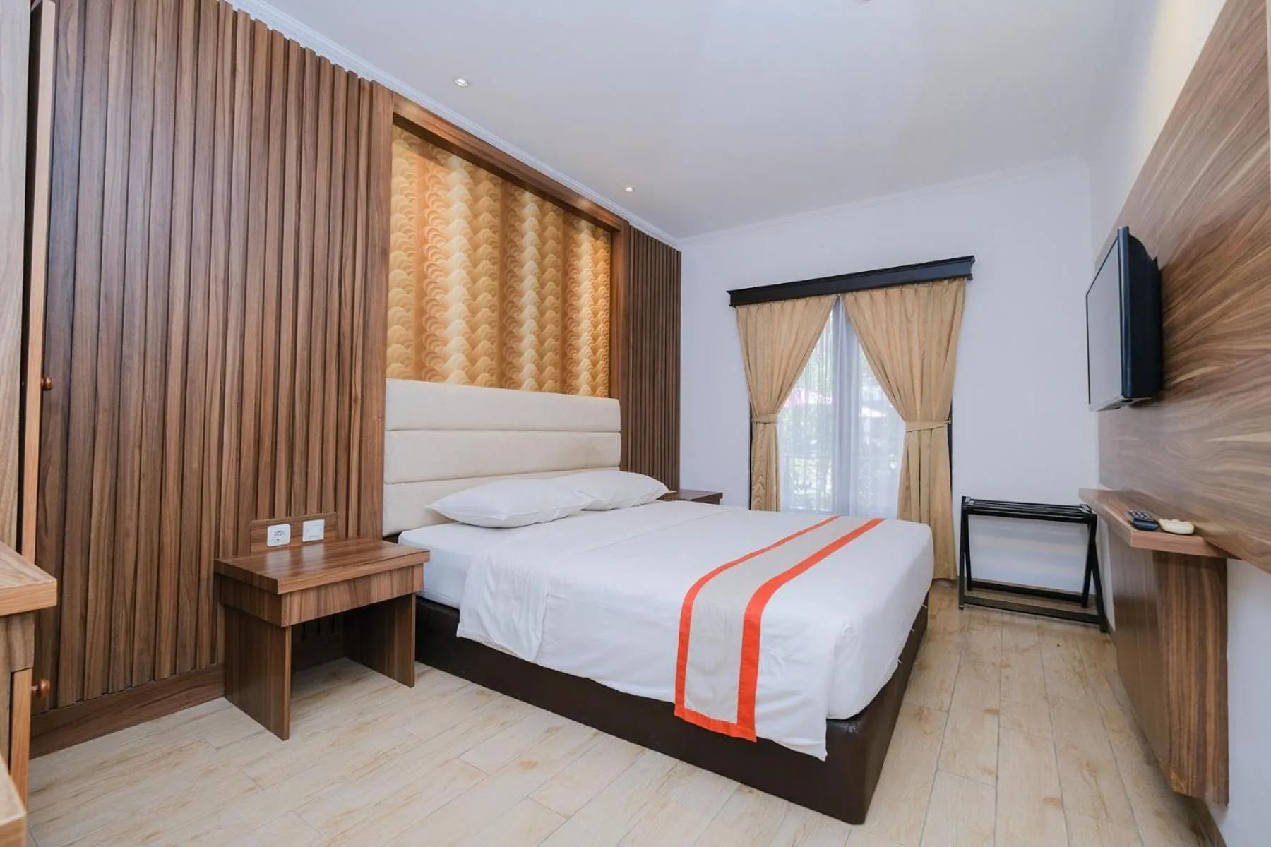 Bedroom, Bed in The Grand Palace Hotel Yogyakarta