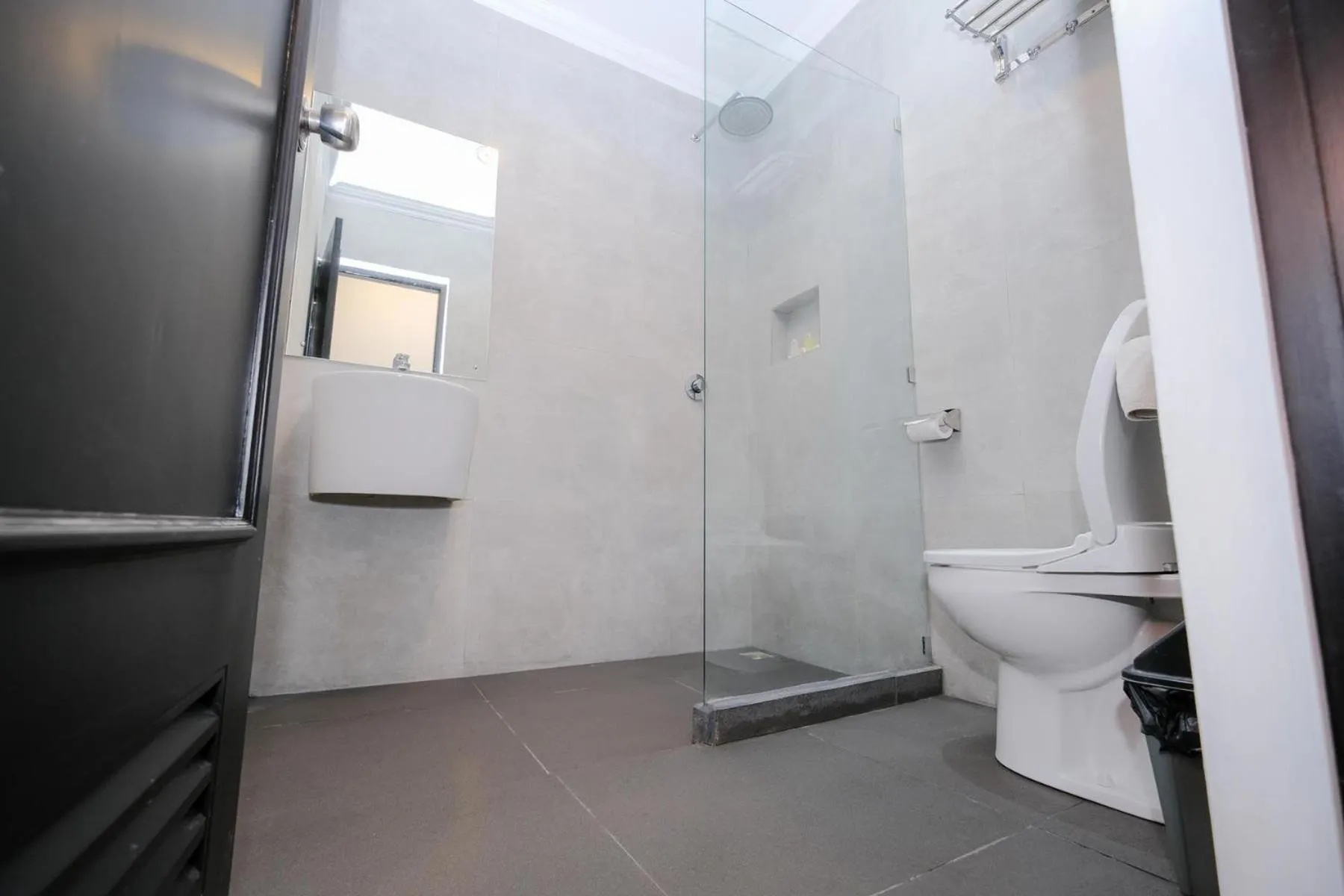 Bathroom in The Grand Palace Hotel Yogyakarta