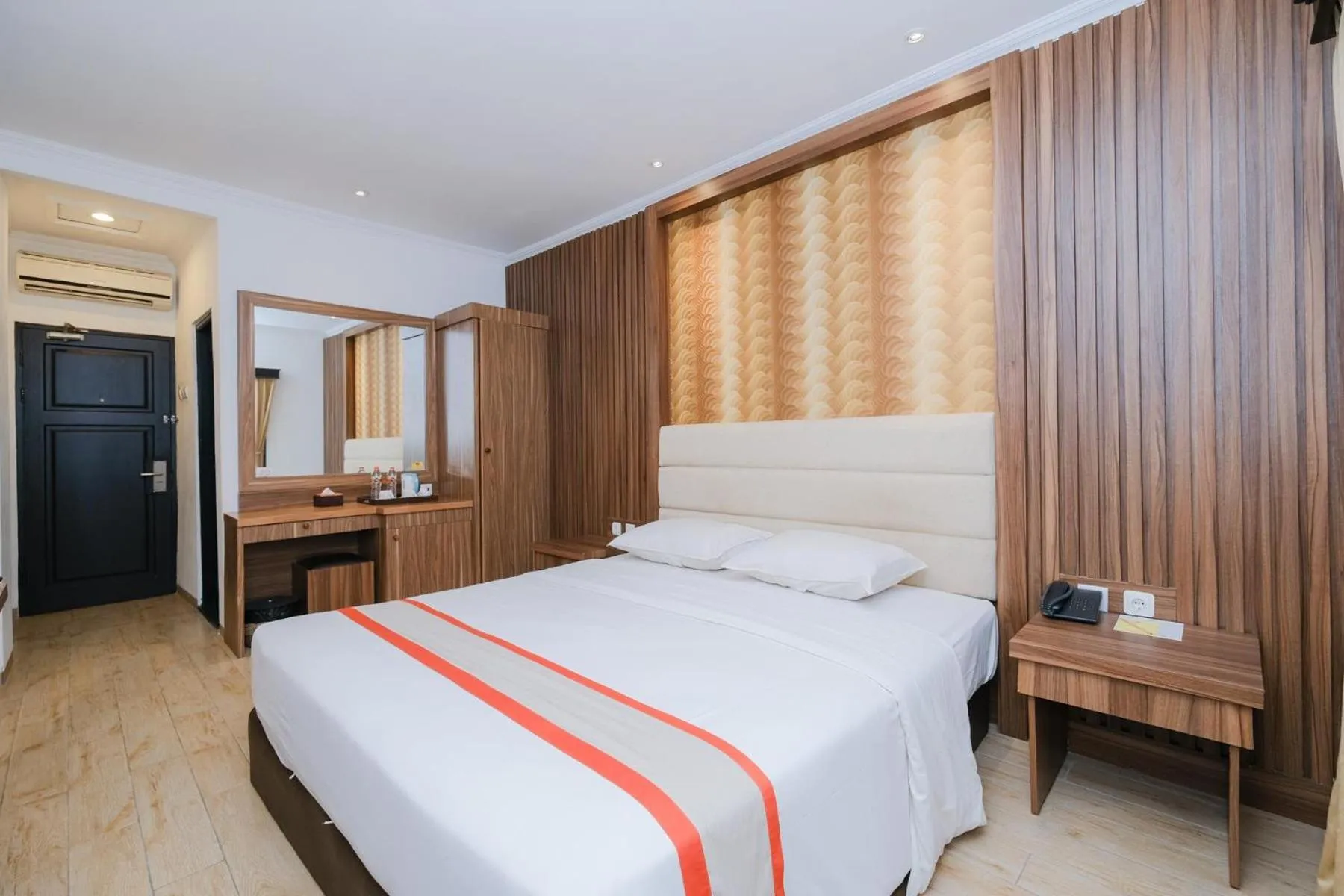 Bedroom, Bed in The Grand Palace Hotel Yogyakarta