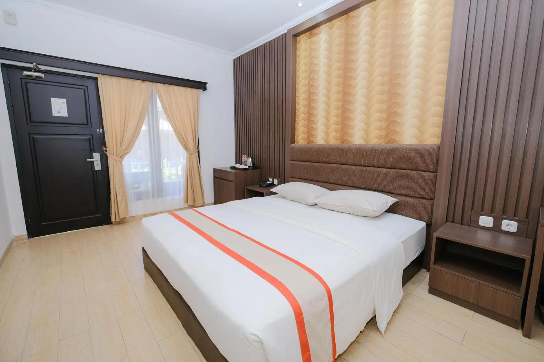 Bedroom, Bed in The Grand Palace Hotel Yogyakarta