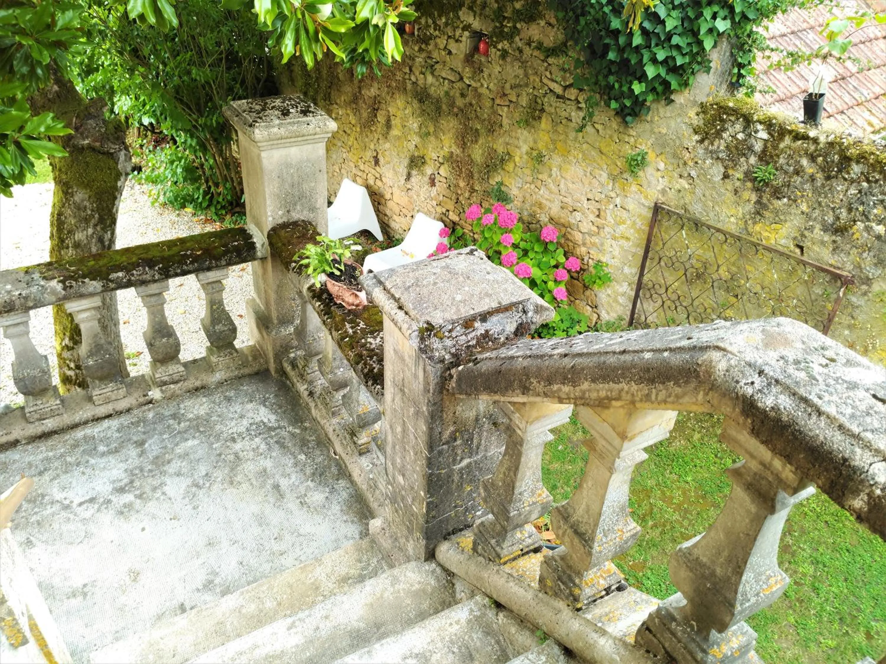 Garden view in Rue du Château