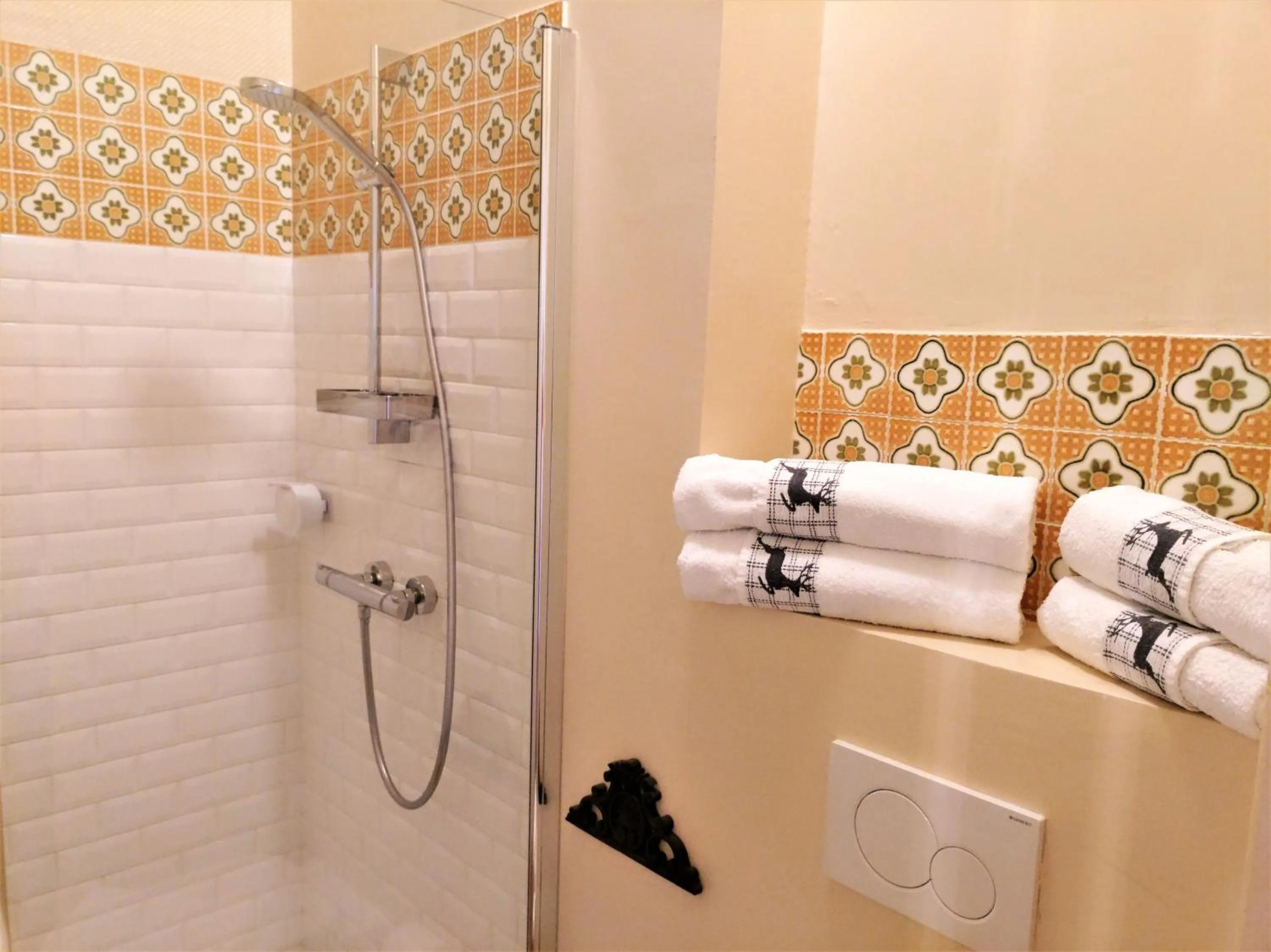 Bathroom in Rue du Château