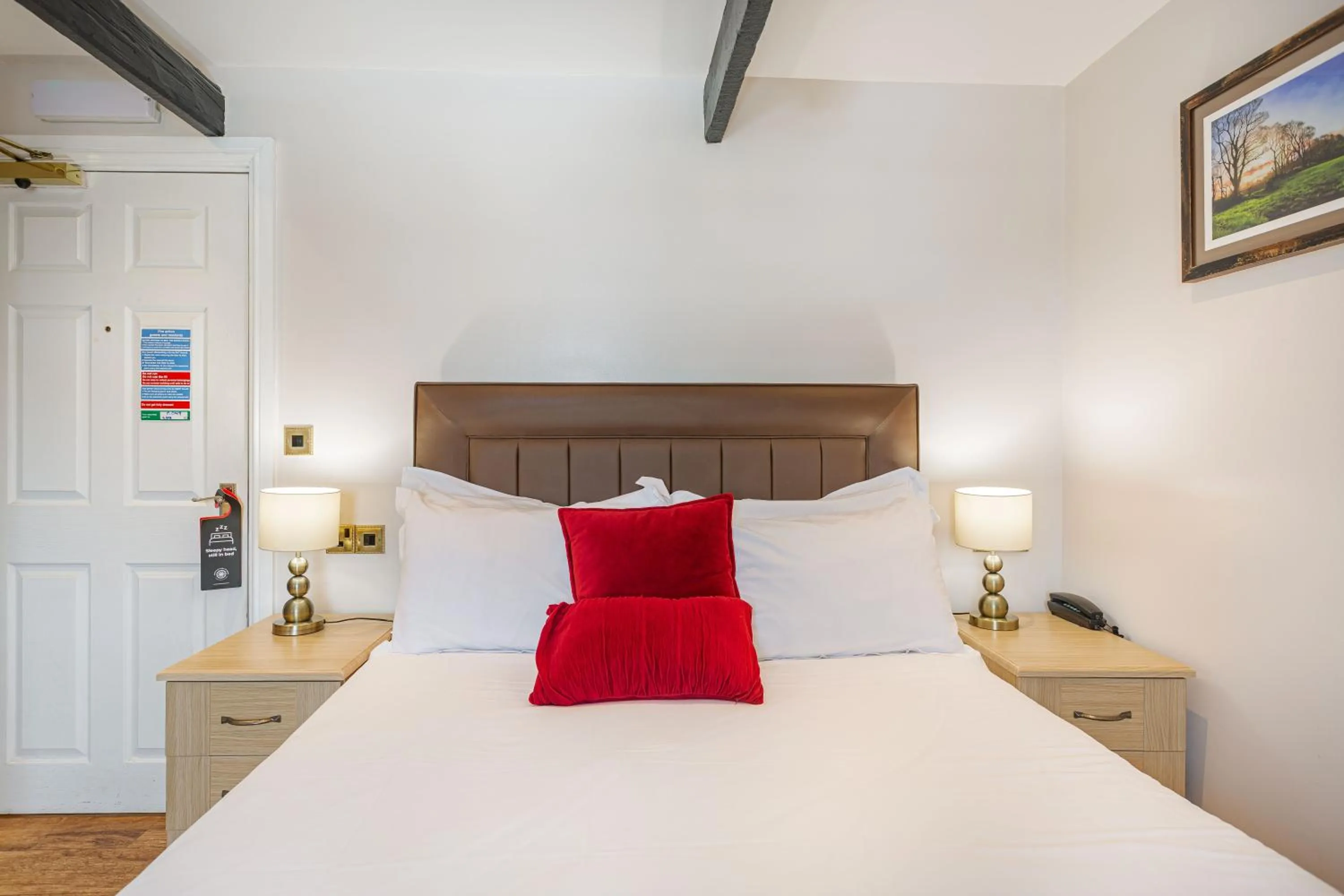 Bed in The Jamaica Inn, Bodmin, Cornwall - The Coaching Inn Group