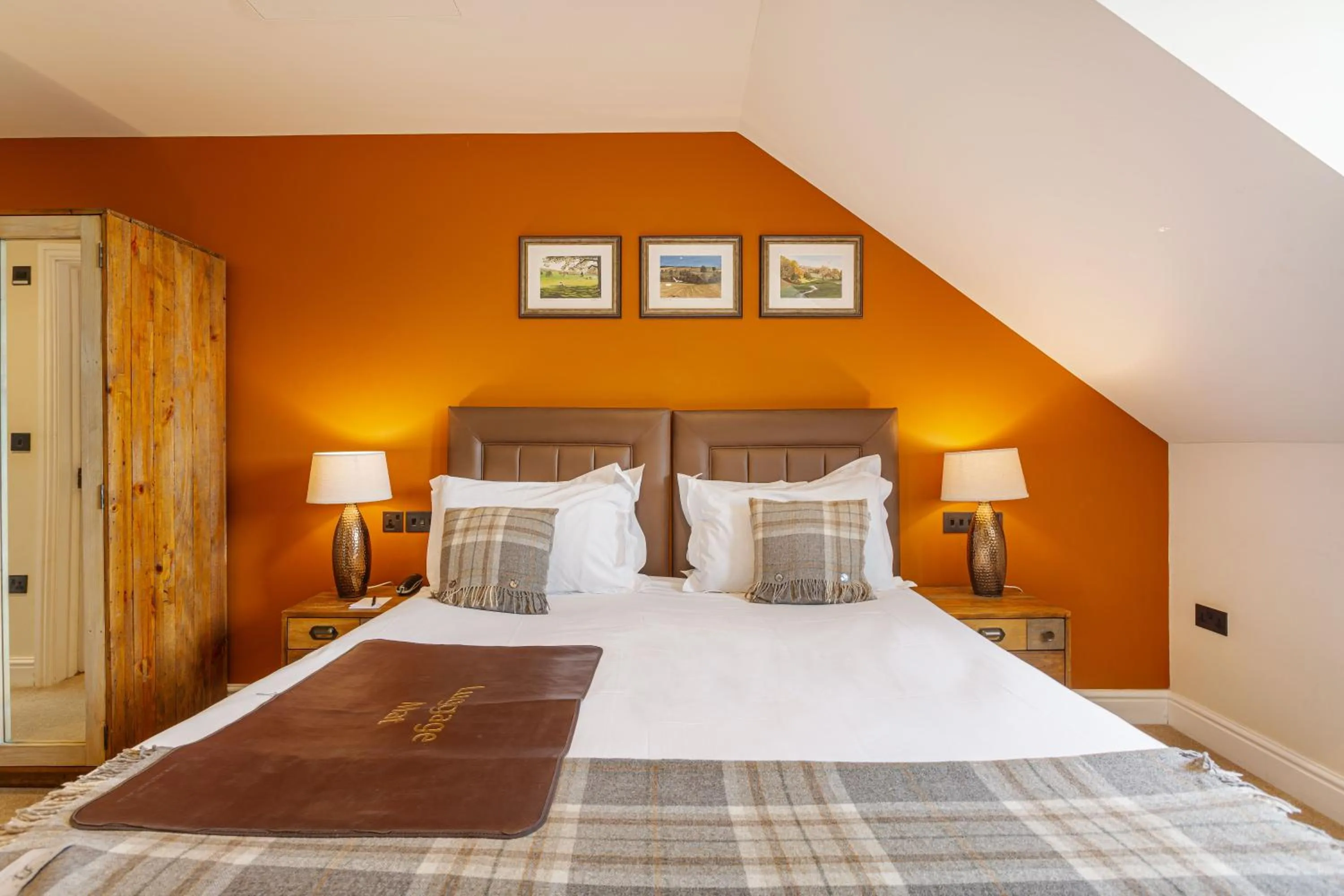 Bed in The Jamaica Inn, Bodmin, Cornwall - The Coaching Inn Group