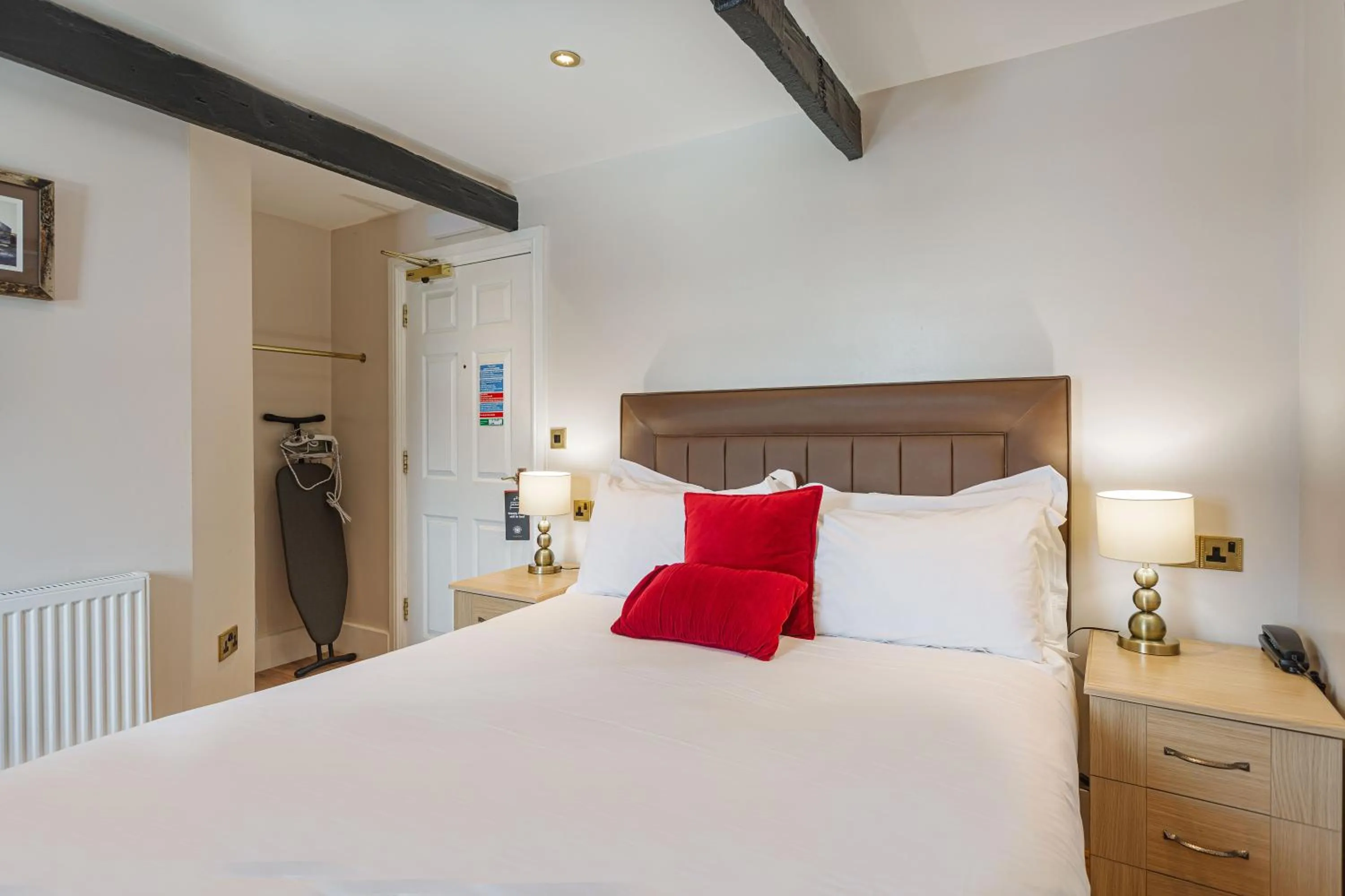 Bed in The Jamaica Inn, Bodmin, Cornwall - The Coaching Inn Group