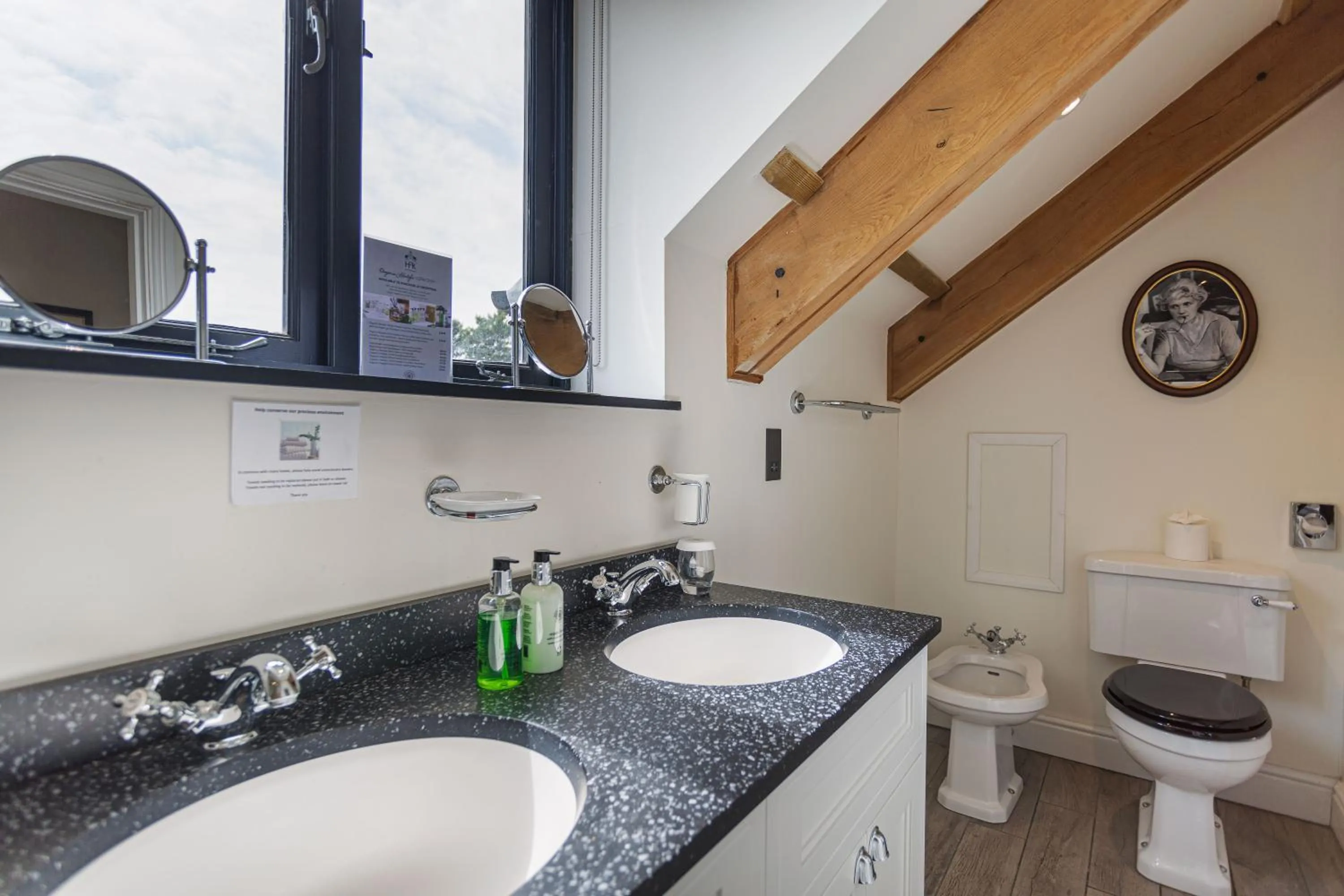 Bathroom in The Jamaica Inn, Bodmin, Cornwall - The Coaching Inn Group