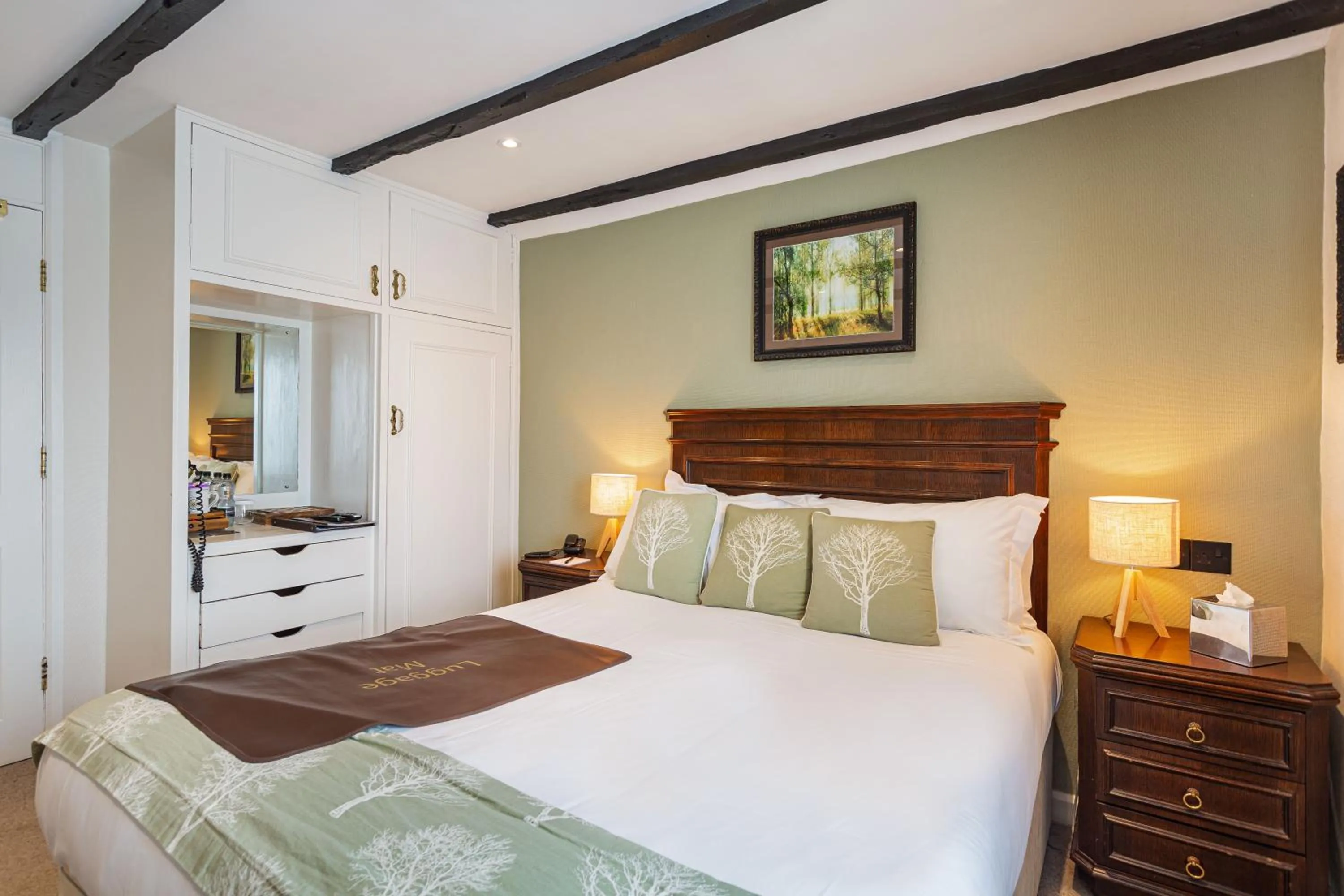 Bed in The Jamaica Inn, Bodmin, Cornwall - The Coaching Inn Group