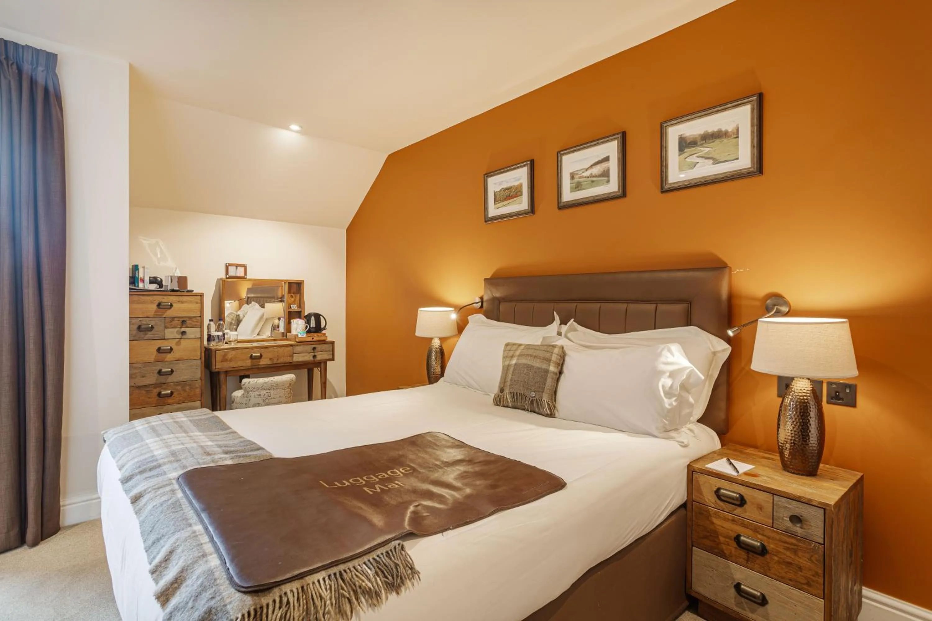 Bed in The Jamaica Inn, Bodmin, Cornwall - The Coaching Inn Group
