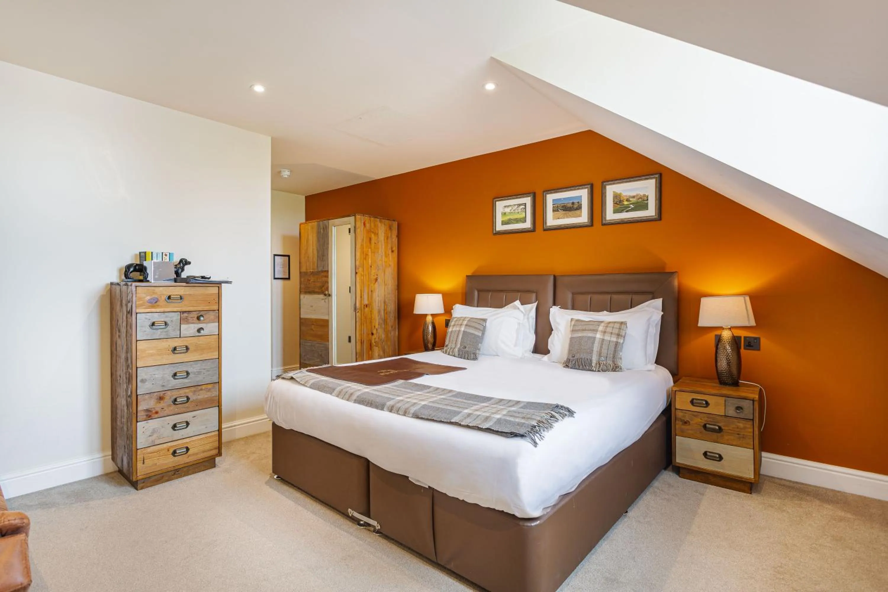 Bed in The Jamaica Inn, Bodmin, Cornwall - The Coaching Inn Group