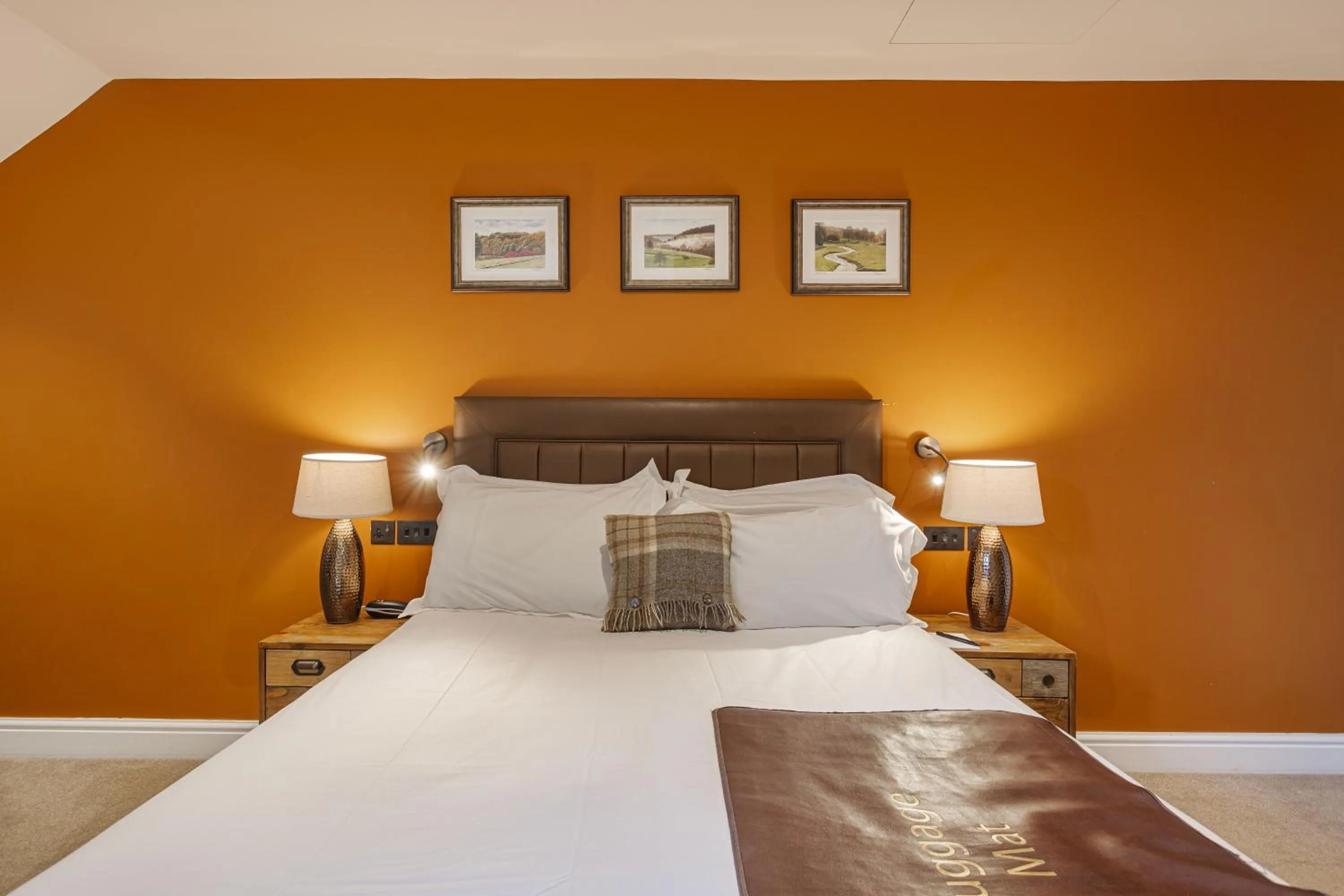 Bed in The Jamaica Inn, Bodmin, Cornwall - The Coaching Inn Group