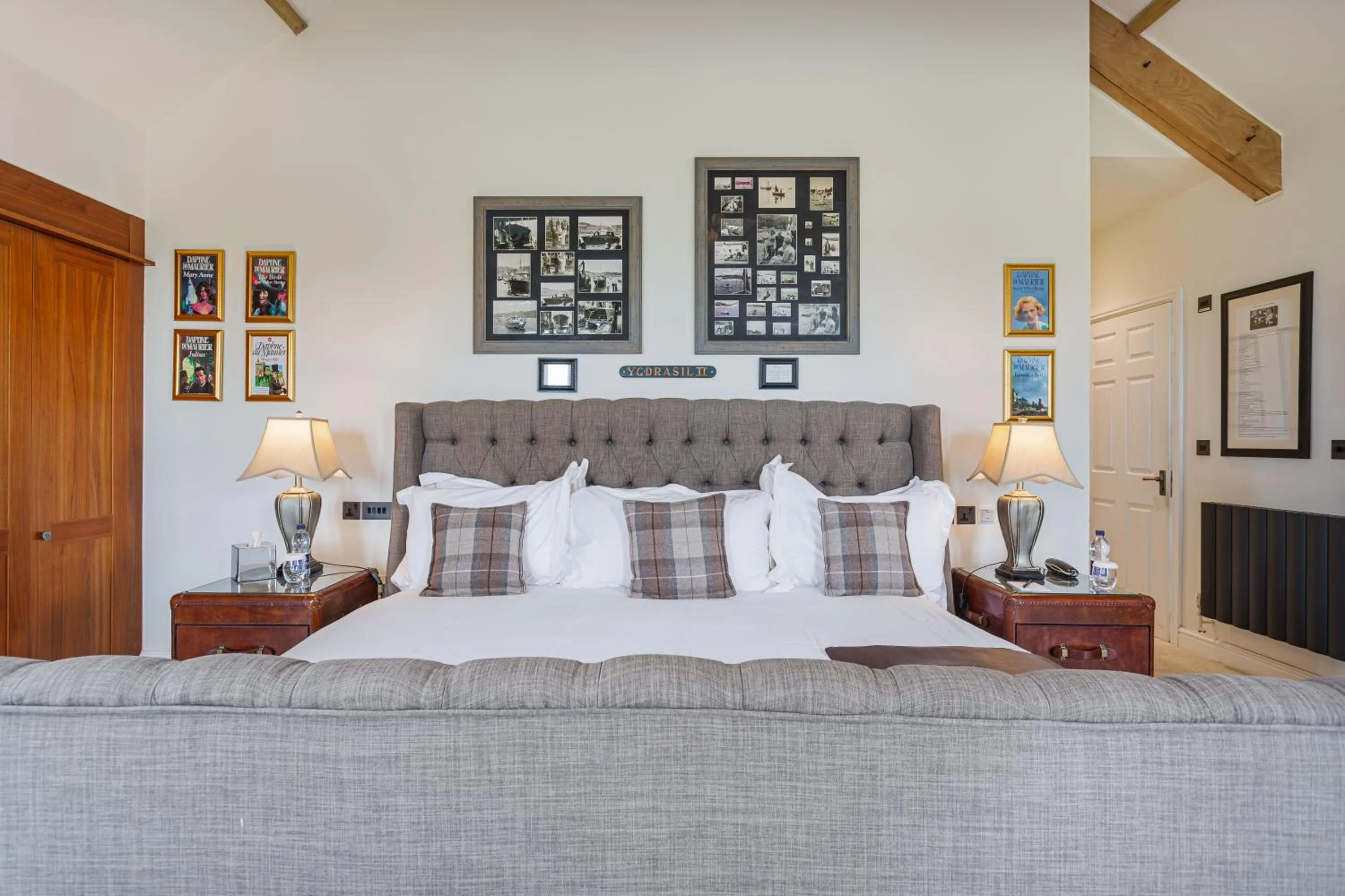 Bed in The Jamaica Inn, Bodmin, Cornwall - The Coaching Inn Group