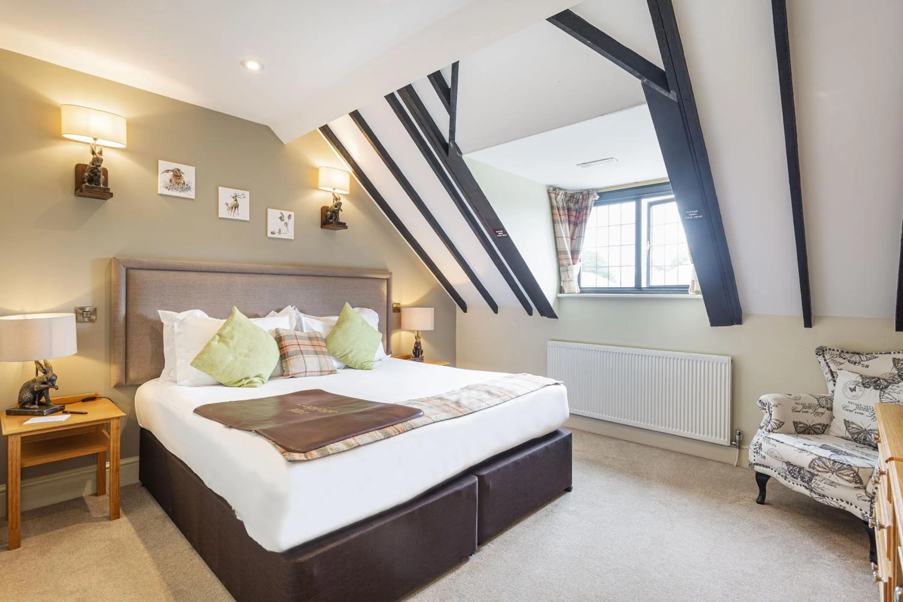 Bed in The Jamaica Inn, Bodmin, Cornwall - The Coaching Inn Group