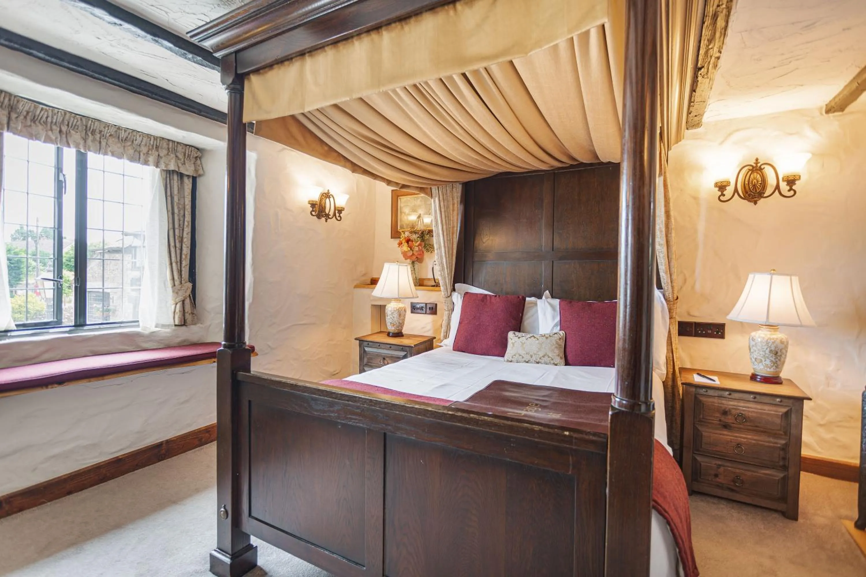 Bed in The Jamaica Inn, Bodmin, Cornwall - The Coaching Inn Group