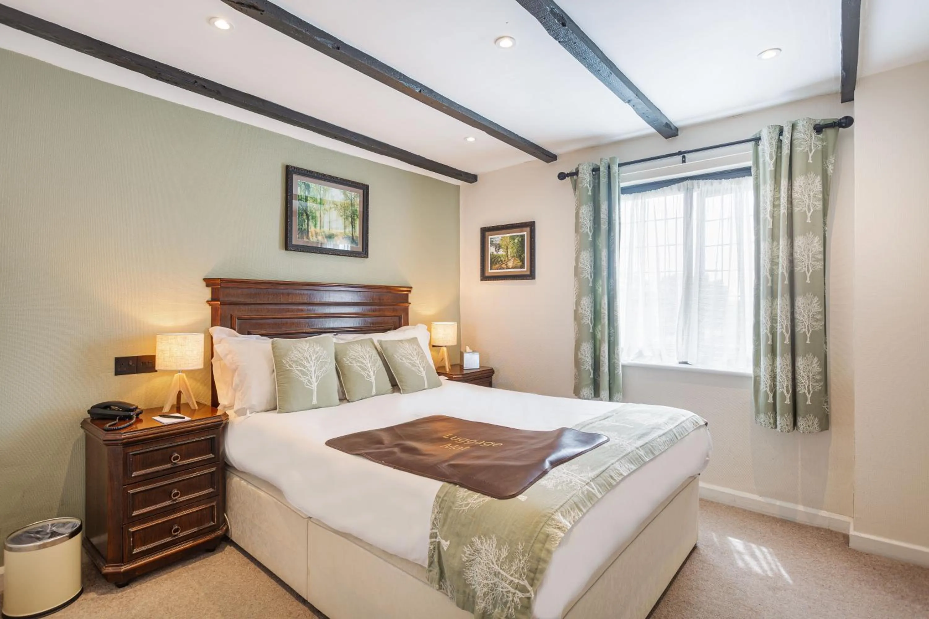 Bed in The Jamaica Inn, Bodmin, Cornwall - The Coaching Inn Group