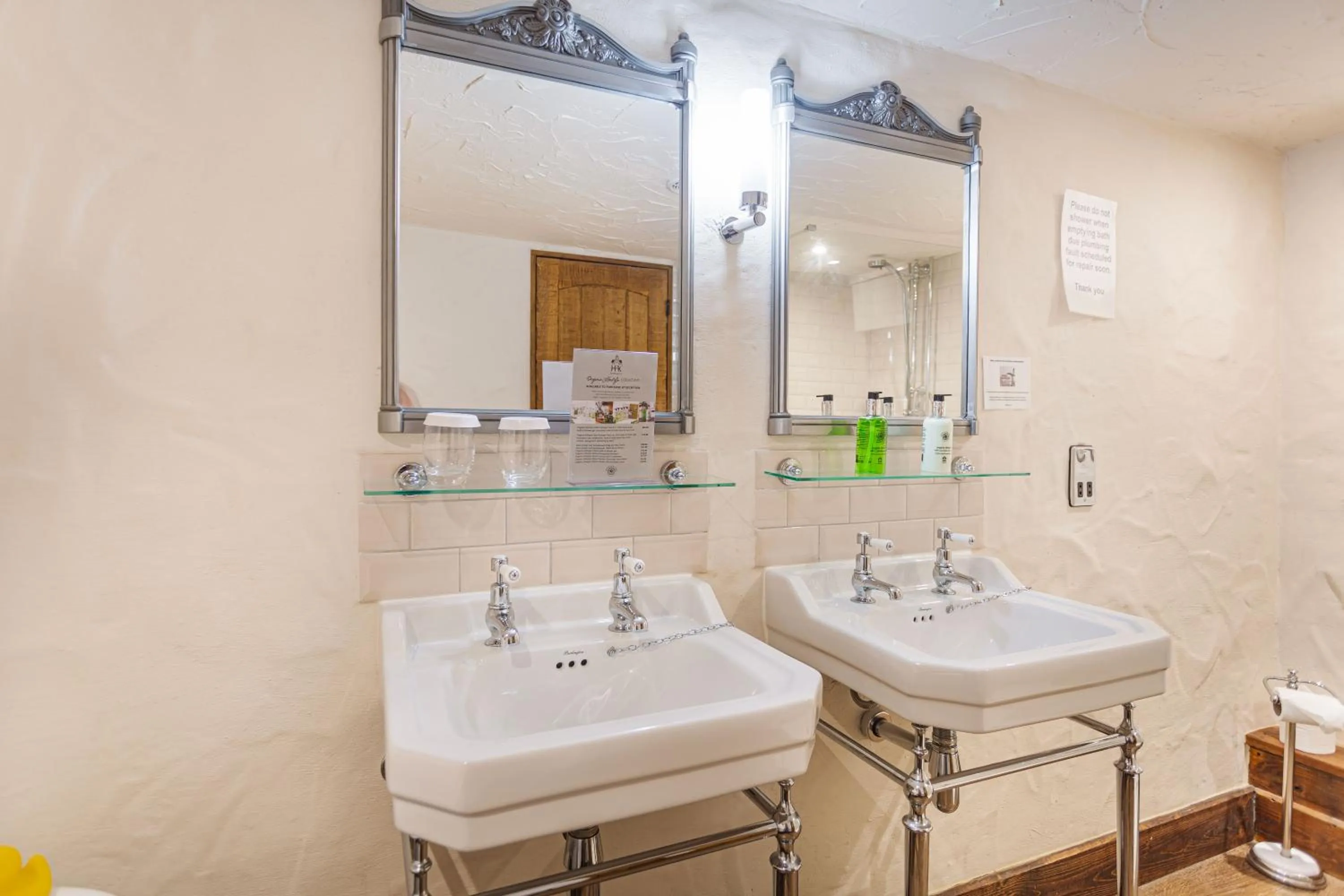 Bathroom in The Jamaica Inn, Bodmin, Cornwall - The Coaching Inn Group