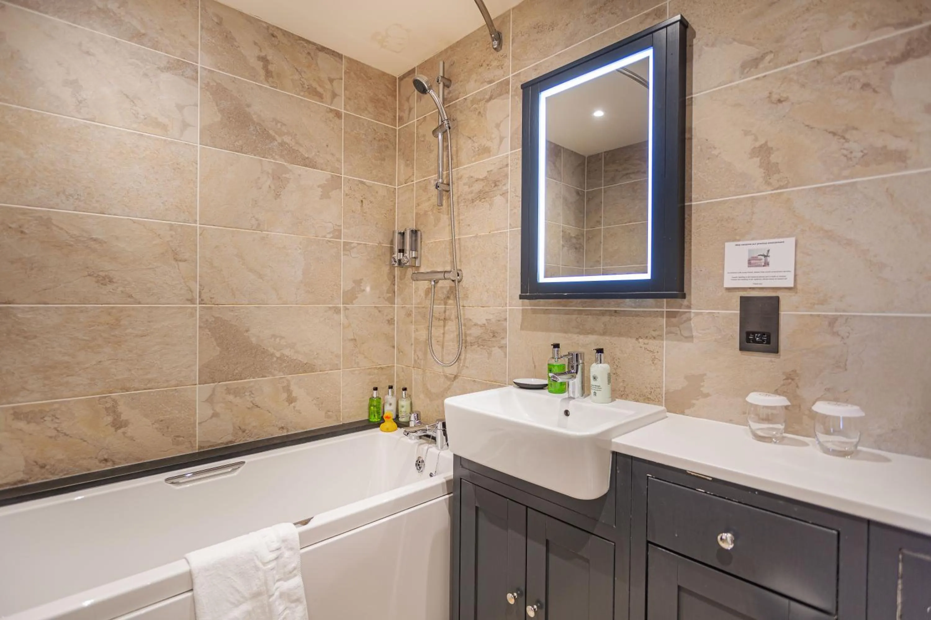 Bathroom in The Jamaica Inn, Bodmin, Cornwall - The Coaching Inn Group