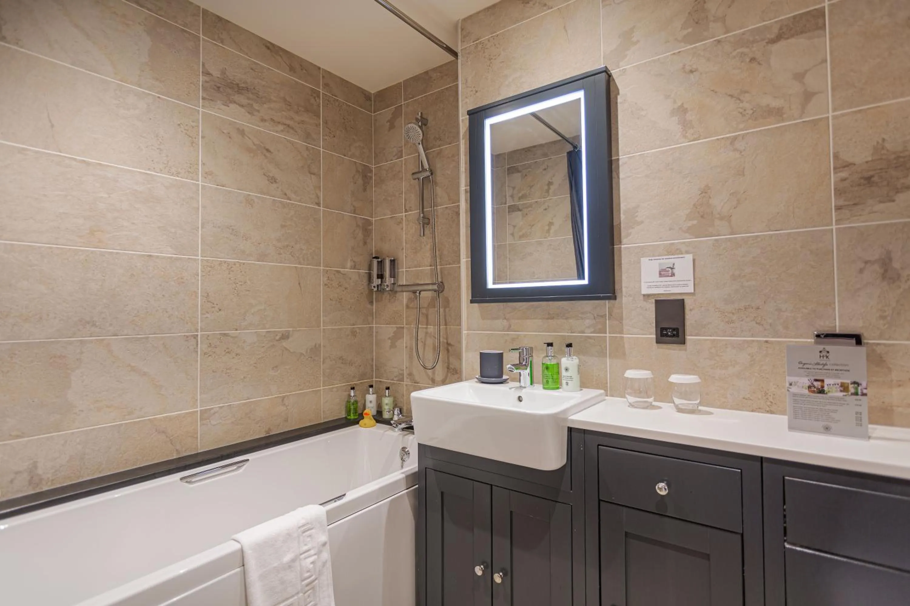 Bathroom in The Jamaica Inn, Bodmin, Cornwall - The Coaching Inn Group