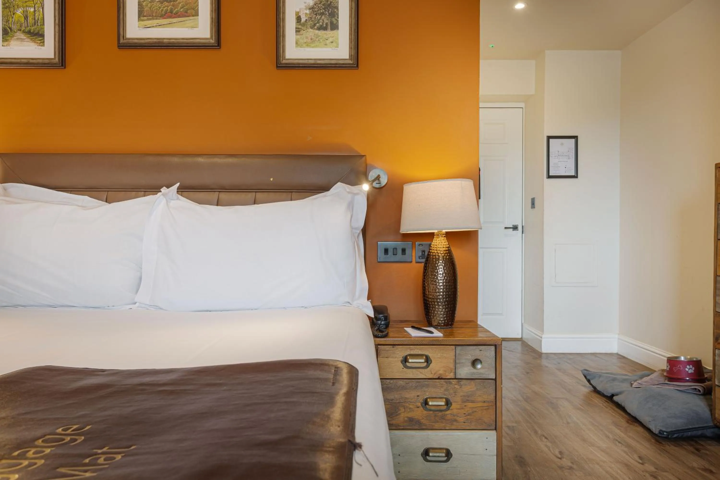 Bed in The Jamaica Inn, Bodmin, Cornwall - The Coaching Inn Group