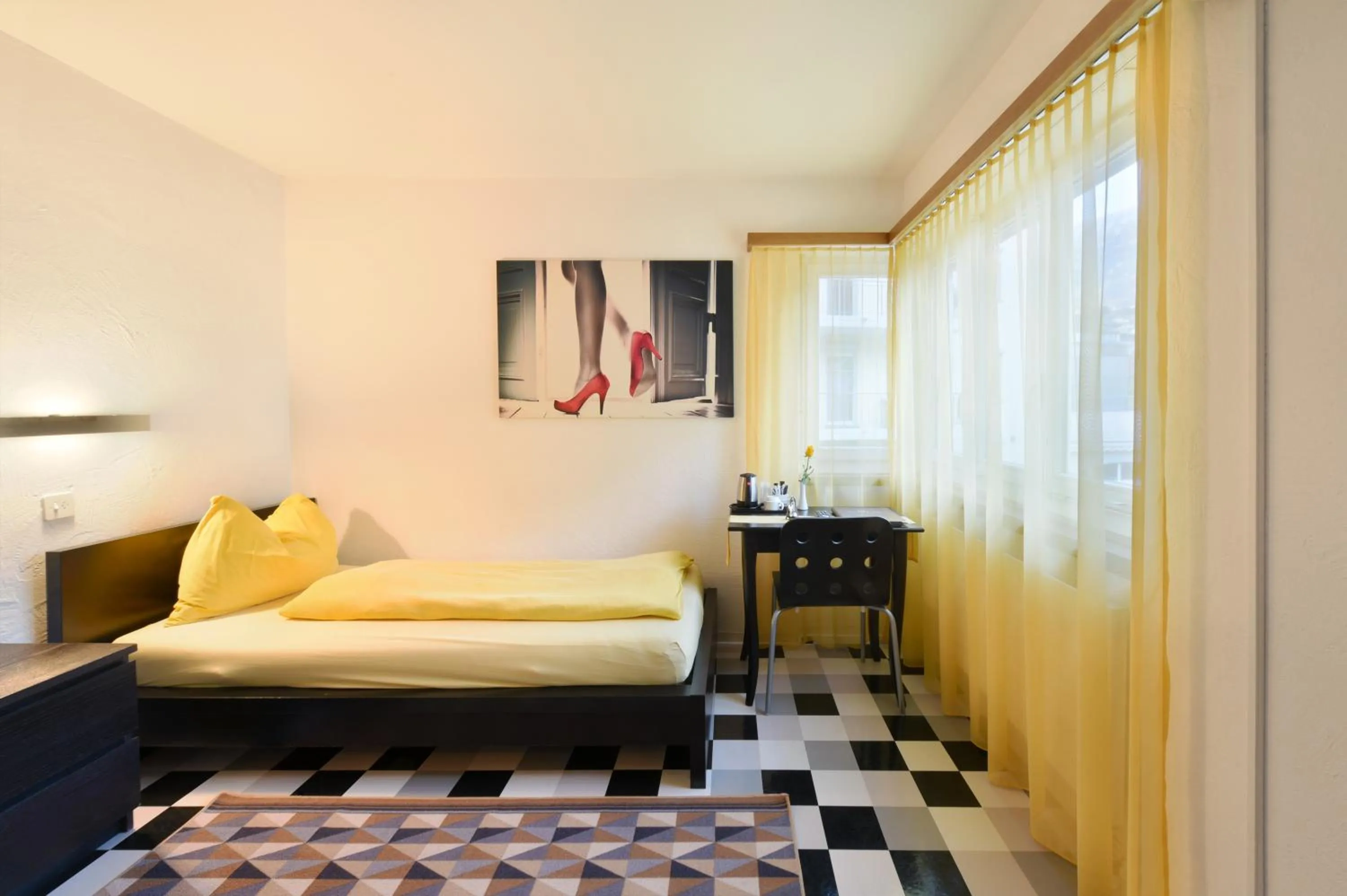 Photo of the whole room, Bed in Schlosshotel - Self Check-In Hotel