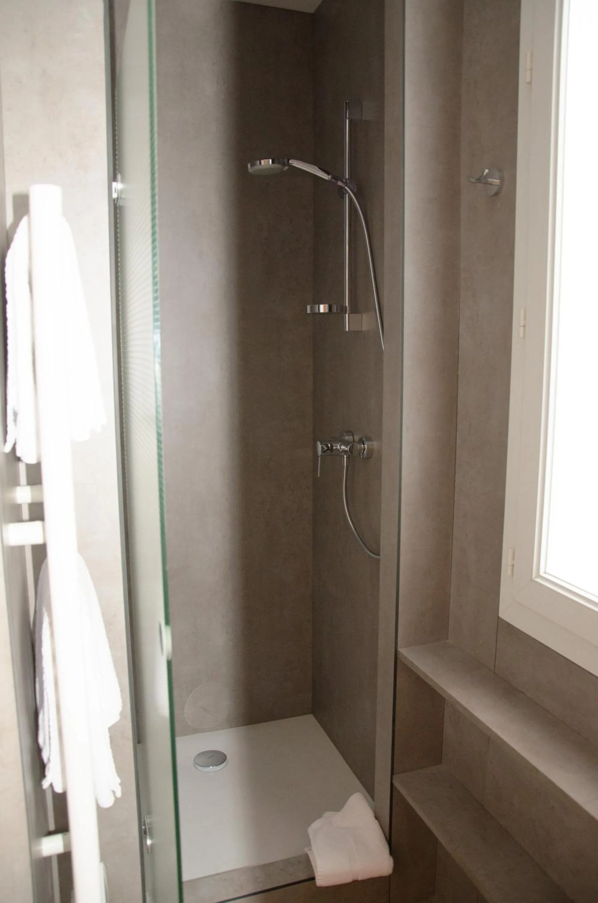 Bathroom in Brit Hotel Confort Le Revest Sainte-Maxime