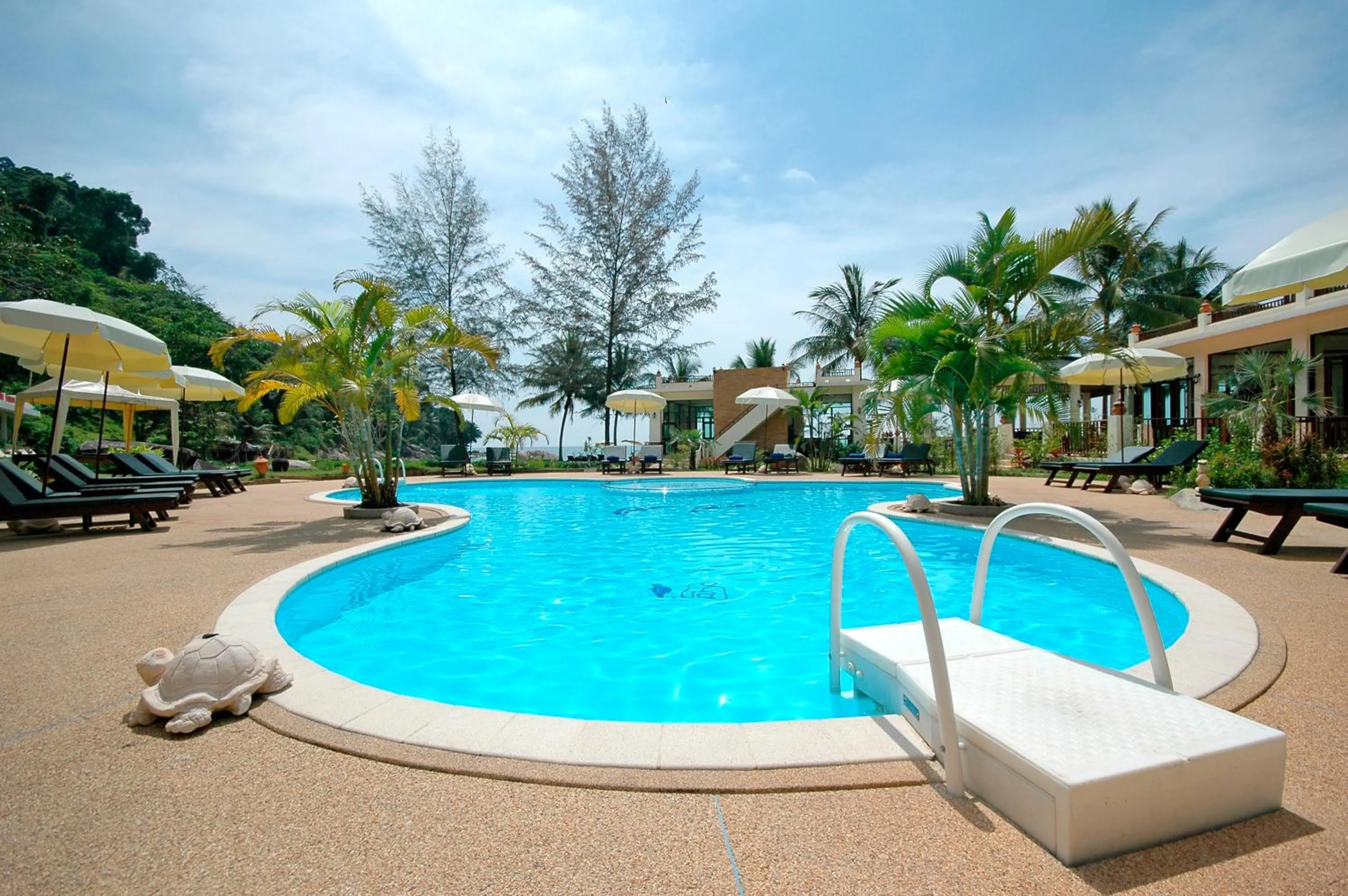 Swimming pool in Khaolak Sunset Resort - Adults Only - SHA Extra Plus