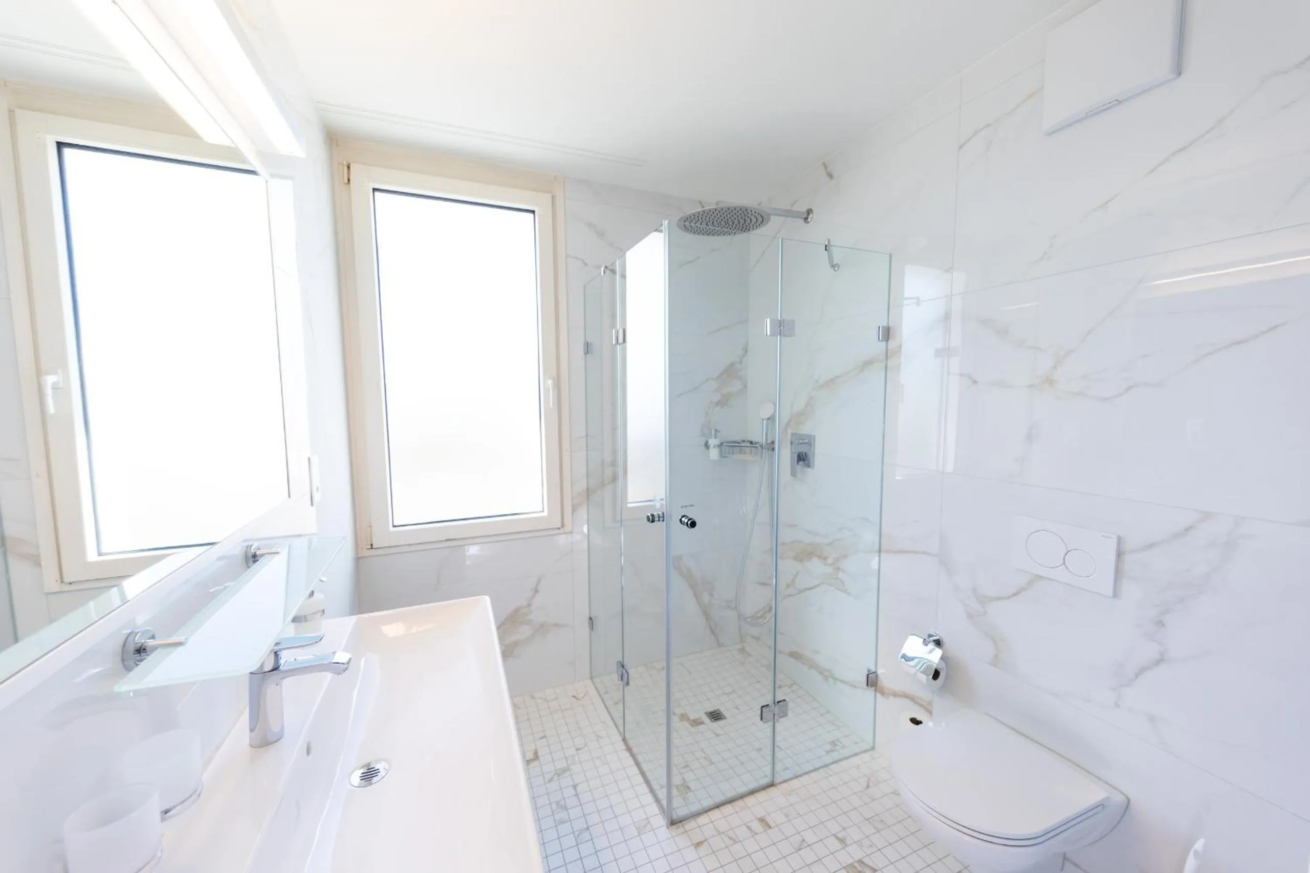 Shower in Hotel Alexander