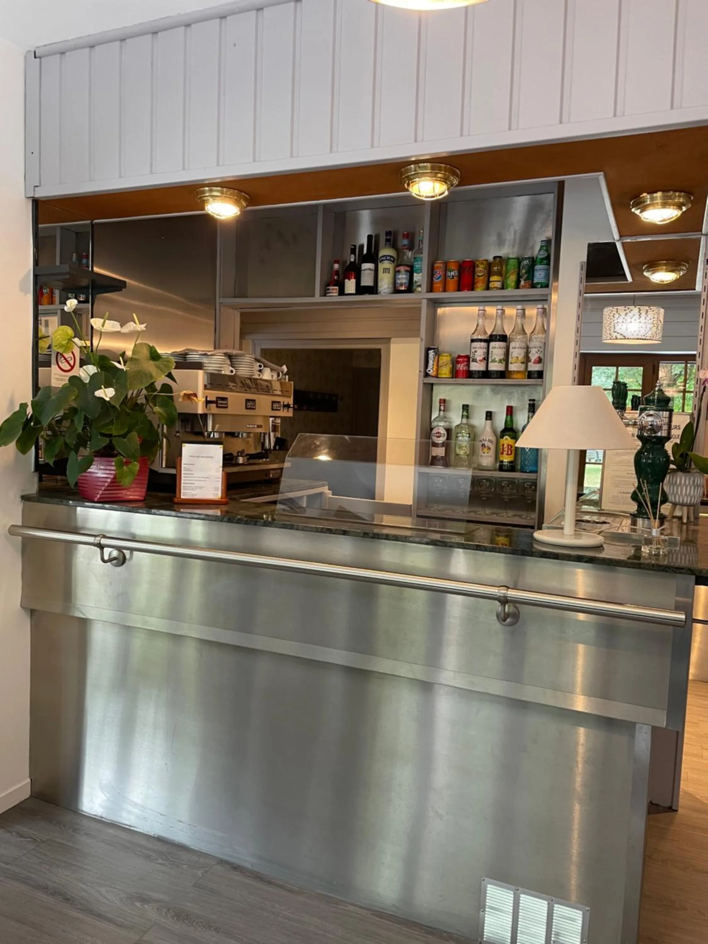 Lounge or bar in Hôtel Saint Clair