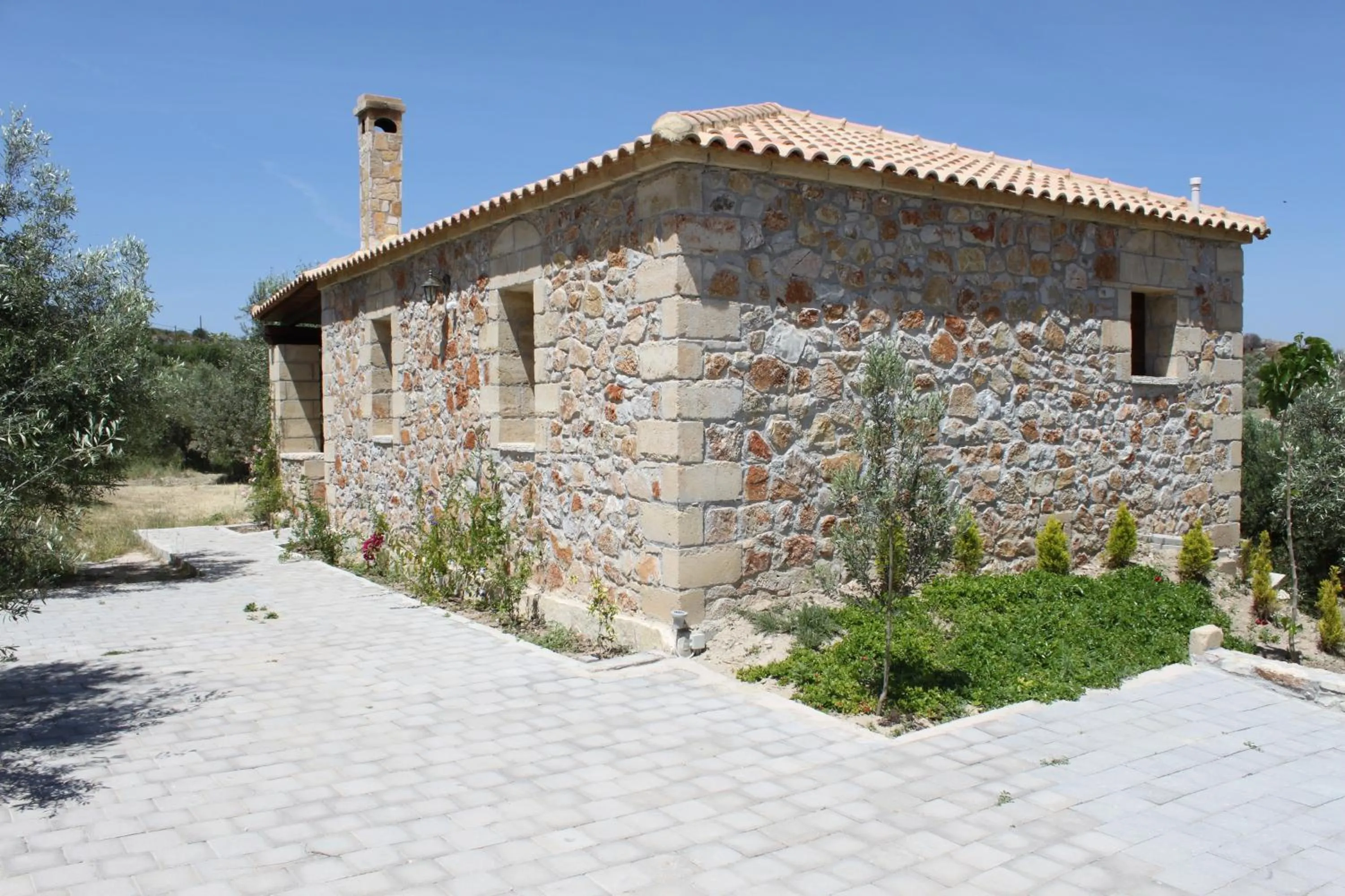 Facade/entrance in Klymeni Traditional Homes