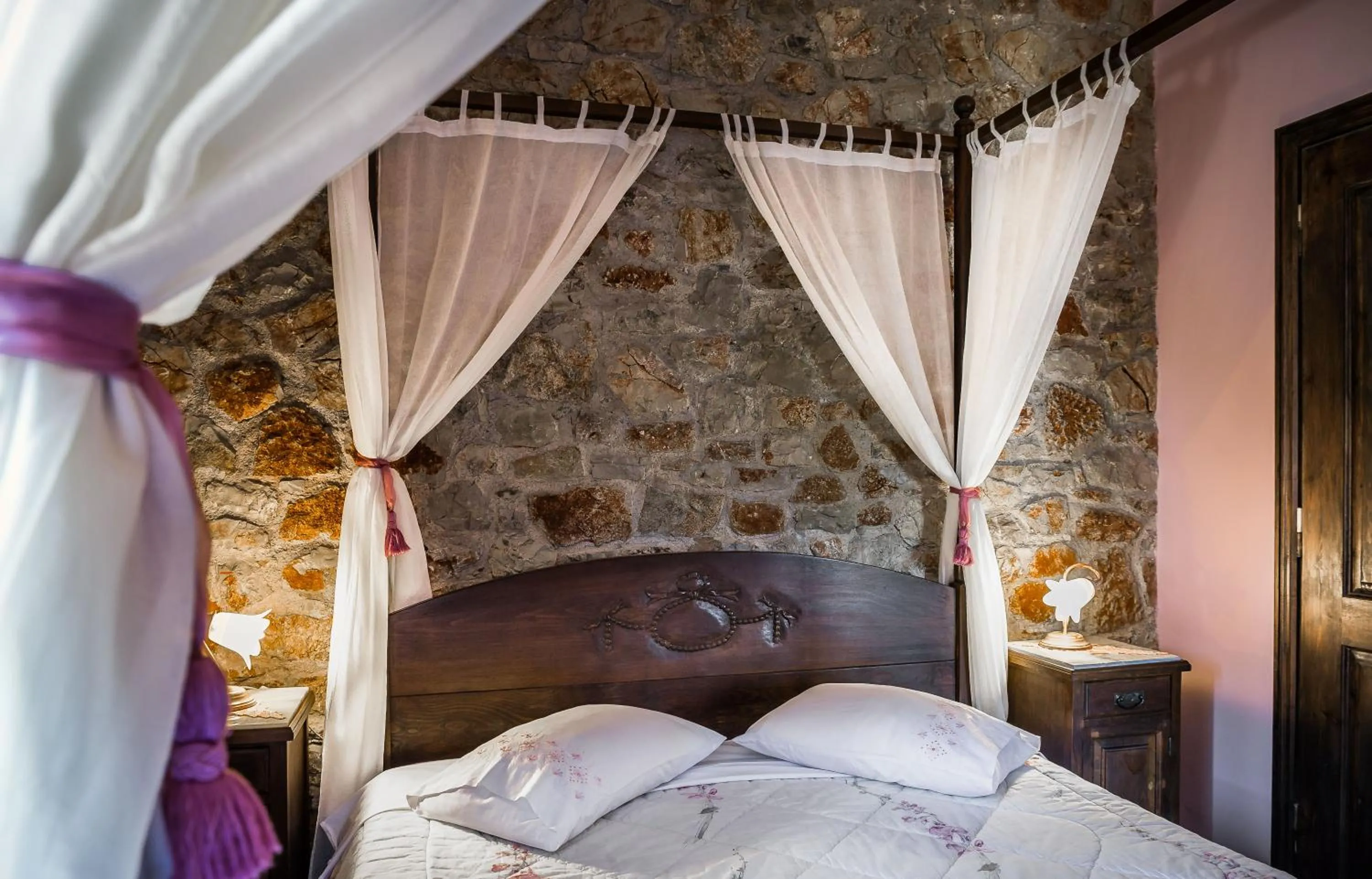 Bed in Klymeni Traditional Homes