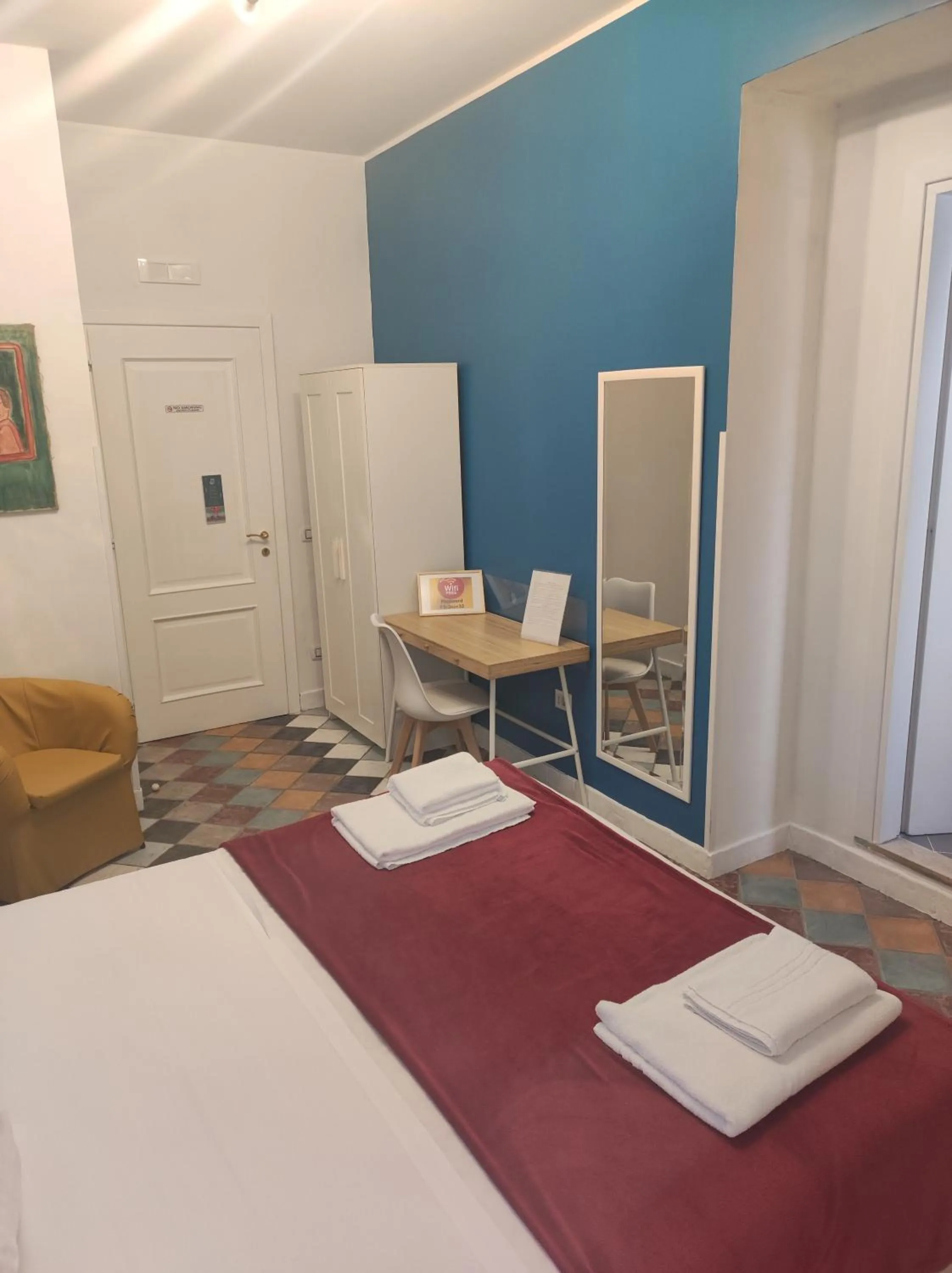 Photo of the whole room, Bed in Firenze32