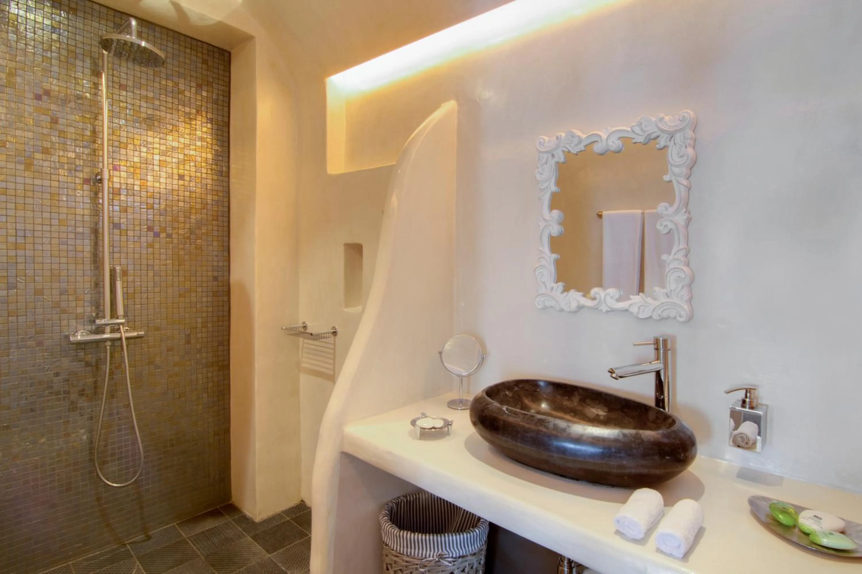 Bathroom in Santorini Secret Premium