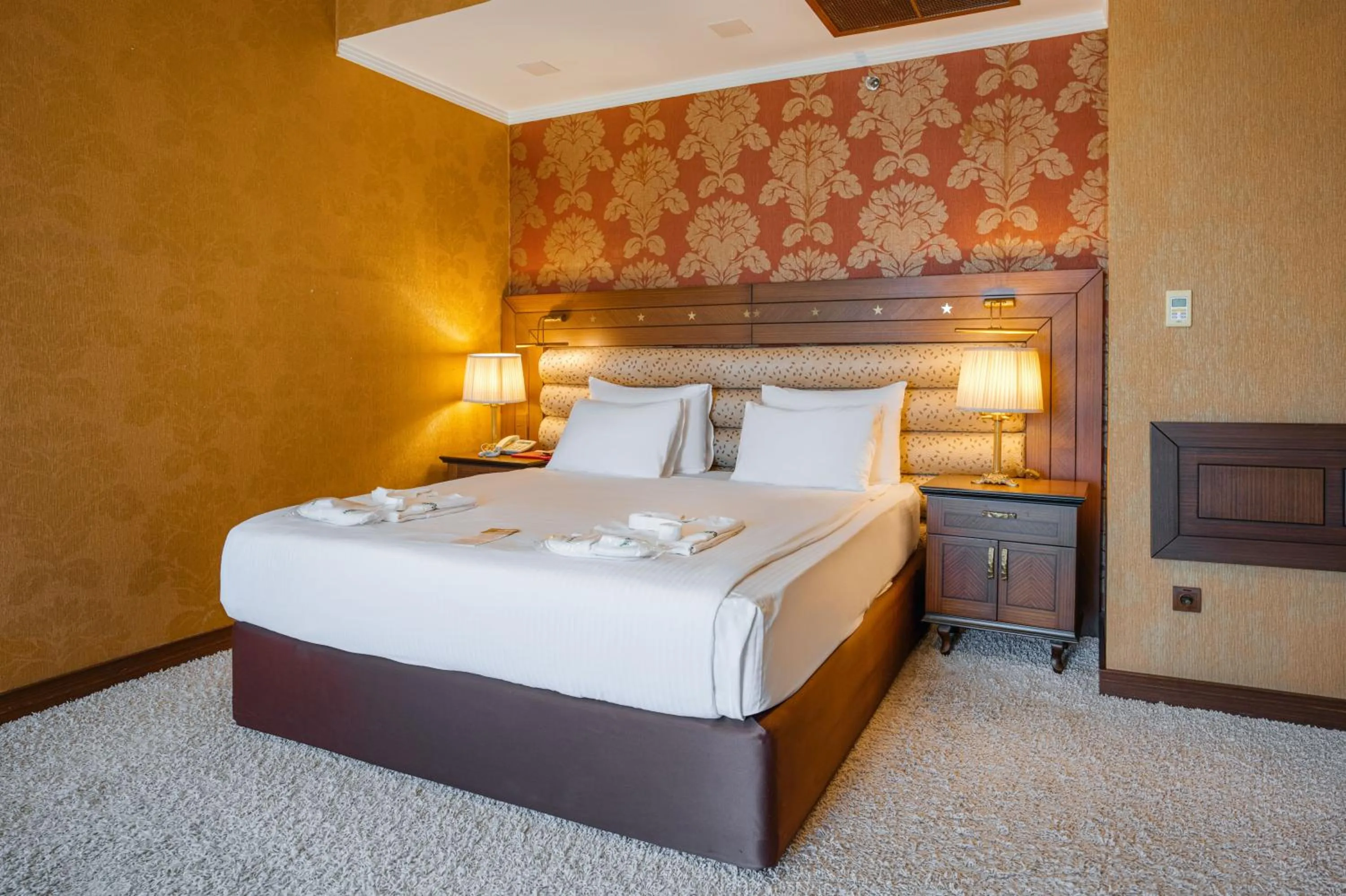 Bed in Megasaray Westbeach Antalya