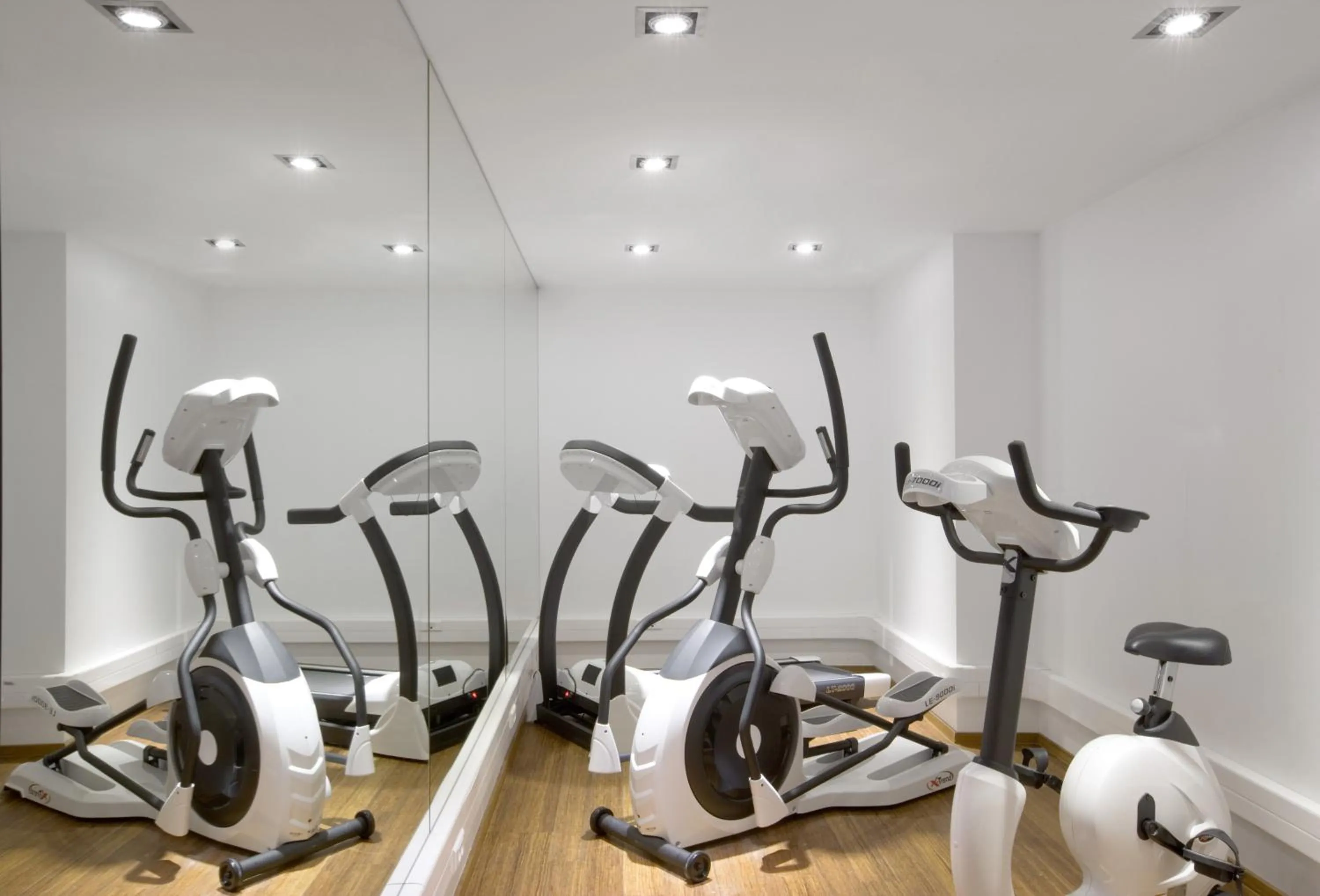 Fitness centre/facilities in Hôtel Aqua by HappyCulture