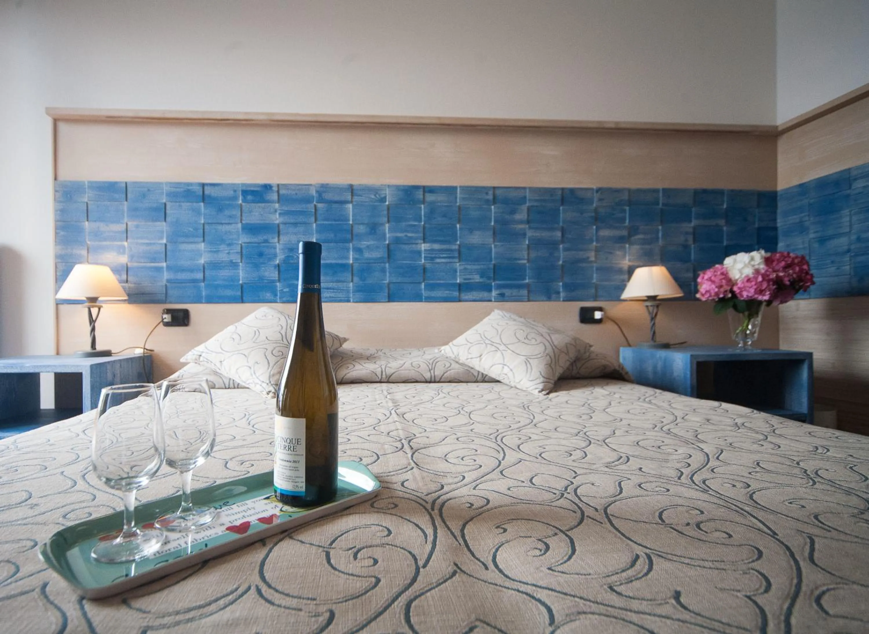 Bed in Albergo Suisse Bellevue