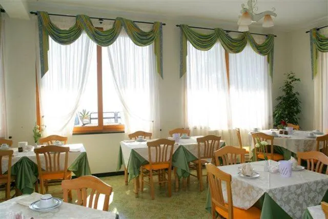 Restaurant/places to eat in Albergo Suisse Bellevue