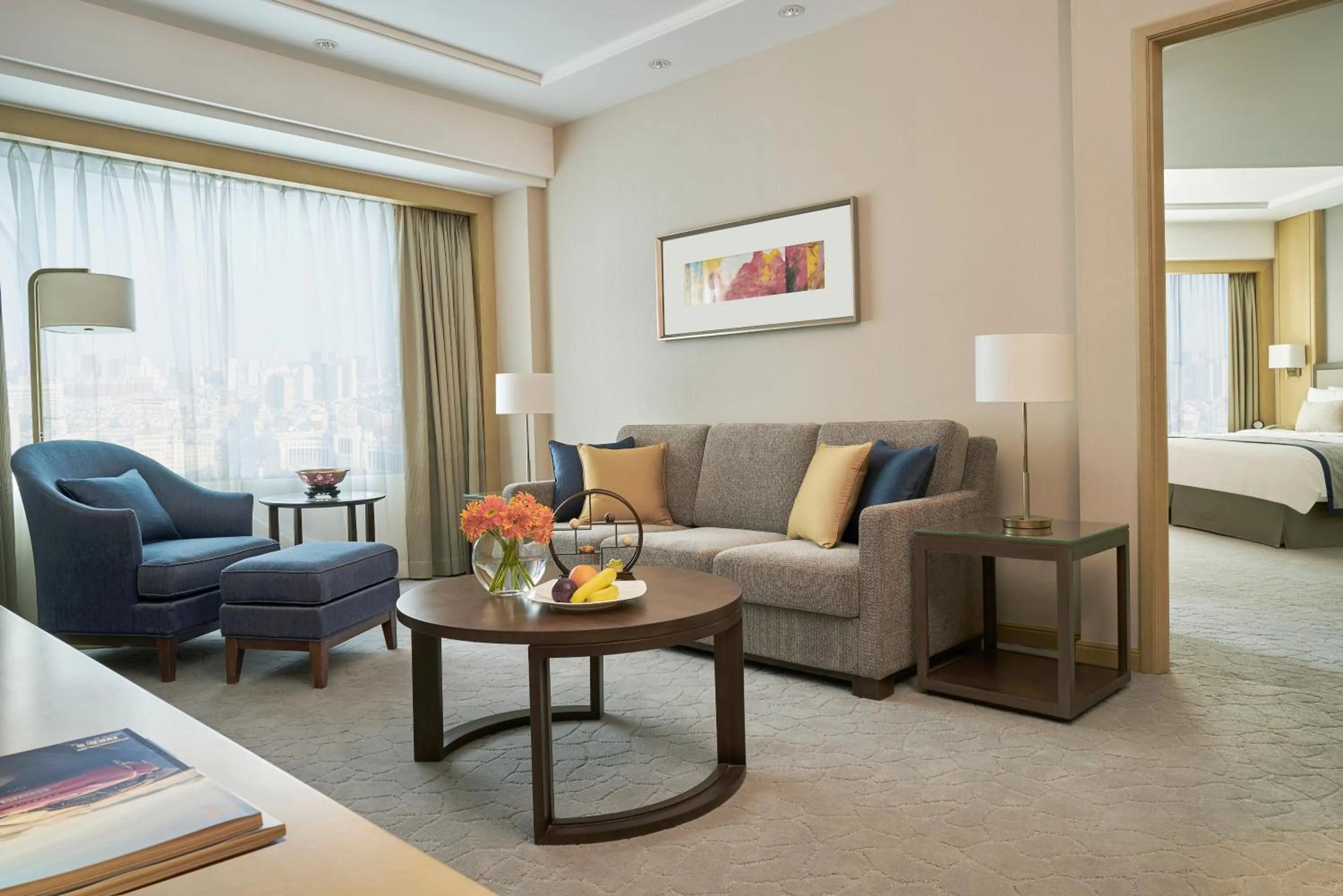 Living room, Bed in Shangri-La Changchun