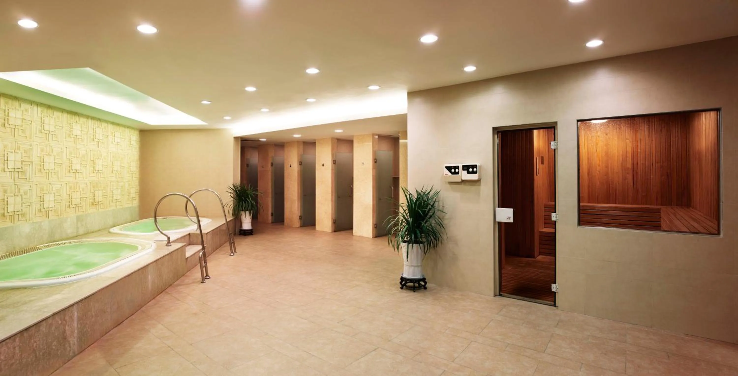 Hot Tub in Shangri-La Changchun