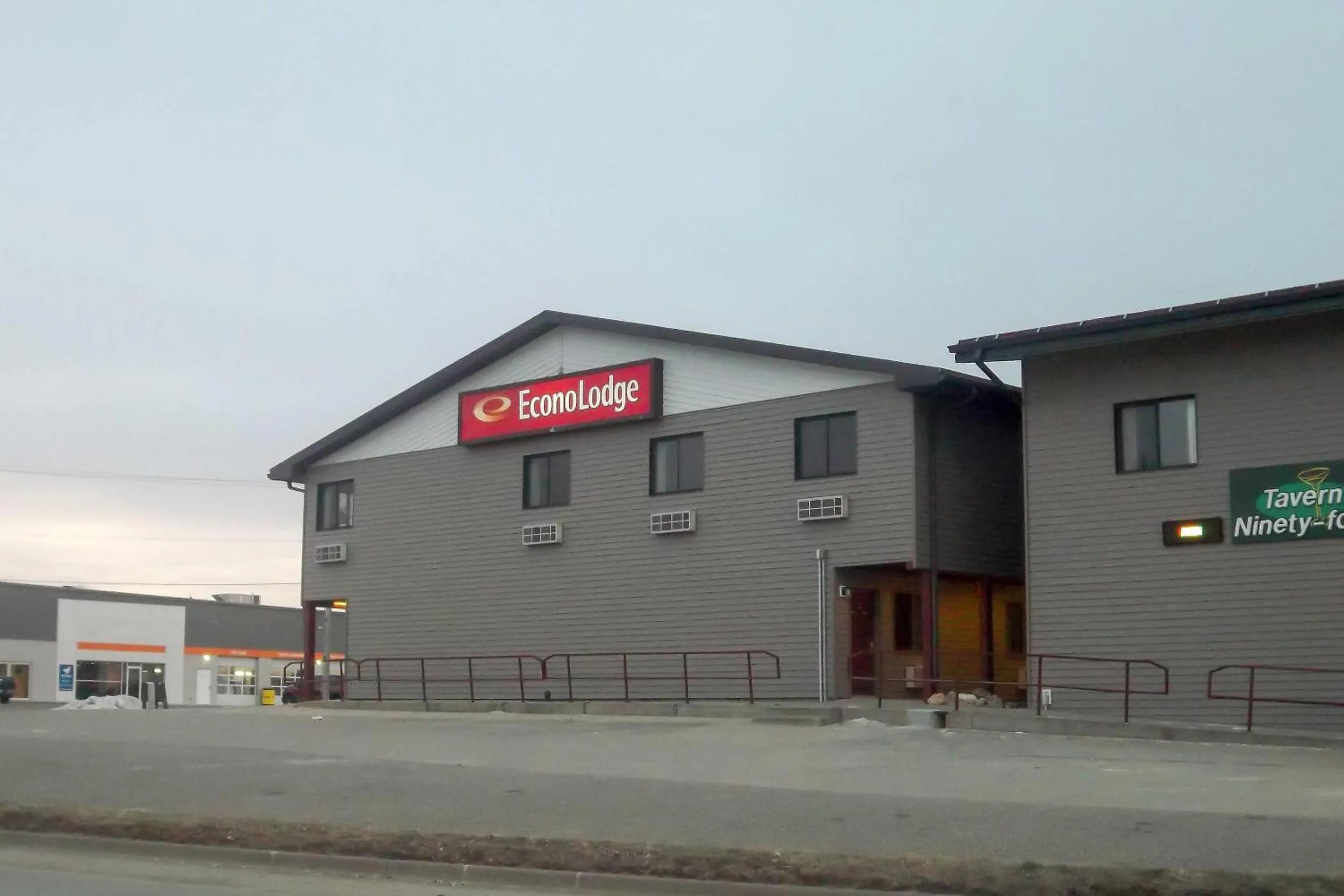 Property building in Econo Lodge - Valley City