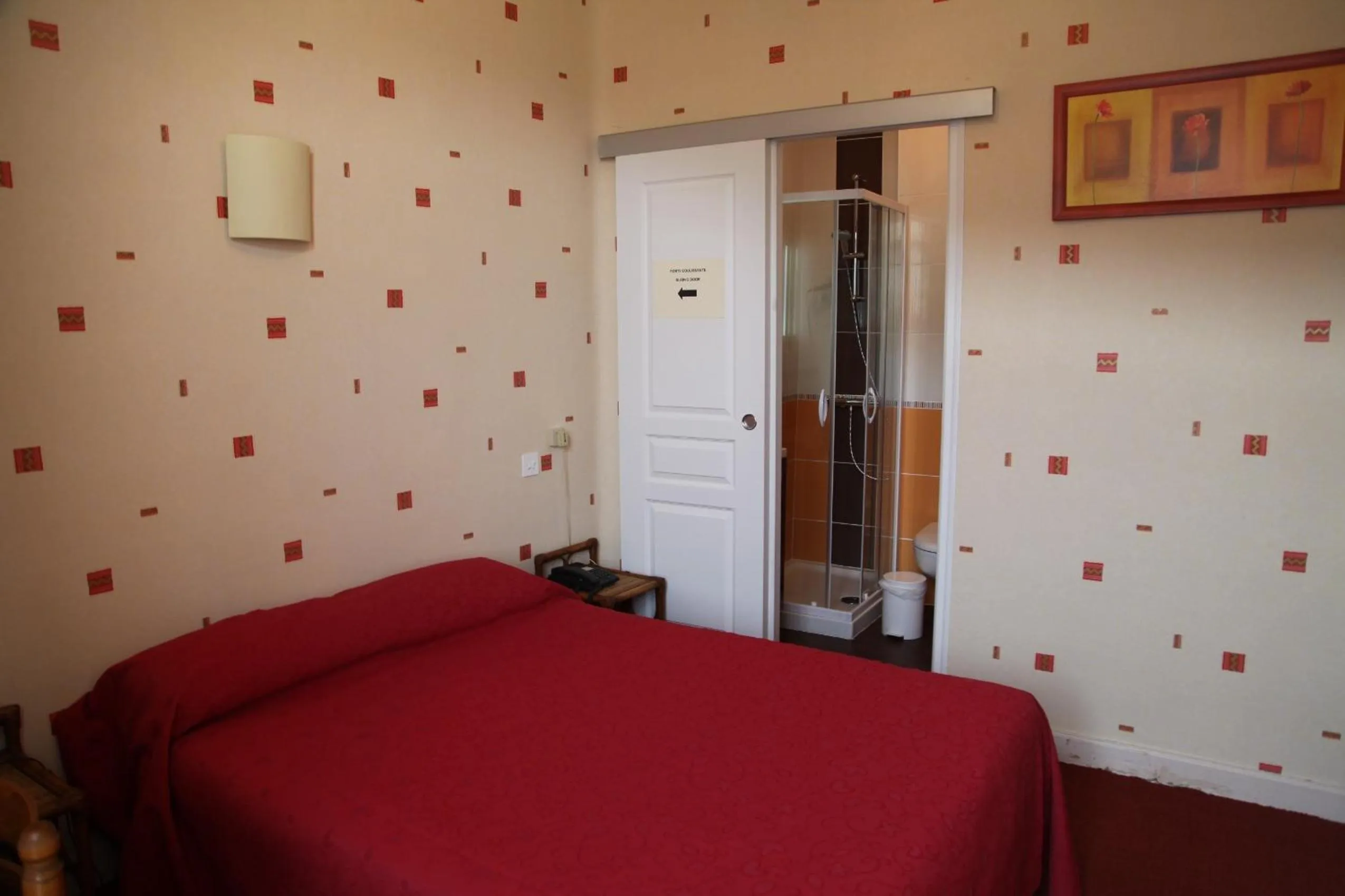 Photo of the whole room, Bed in Hotel du Lion d'Or