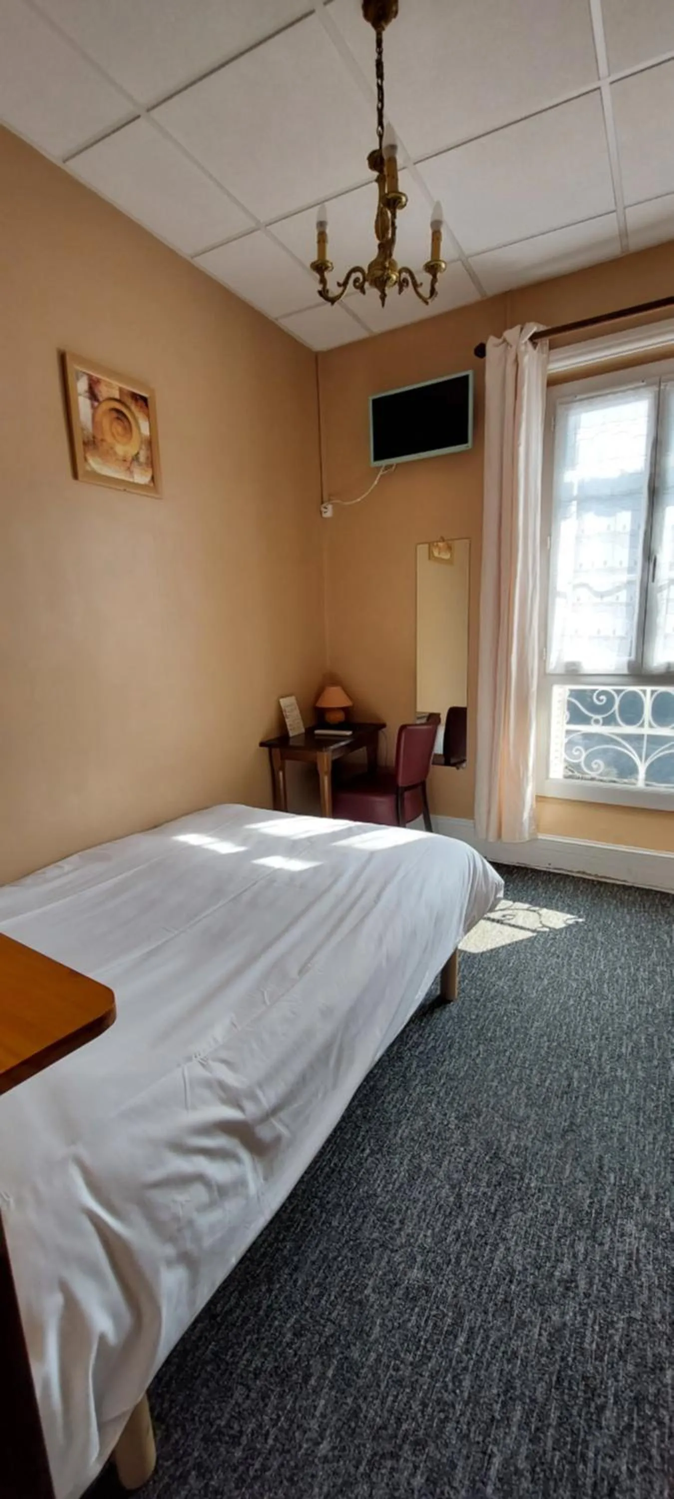Property building, Bed in Hotel du Lion d'Or