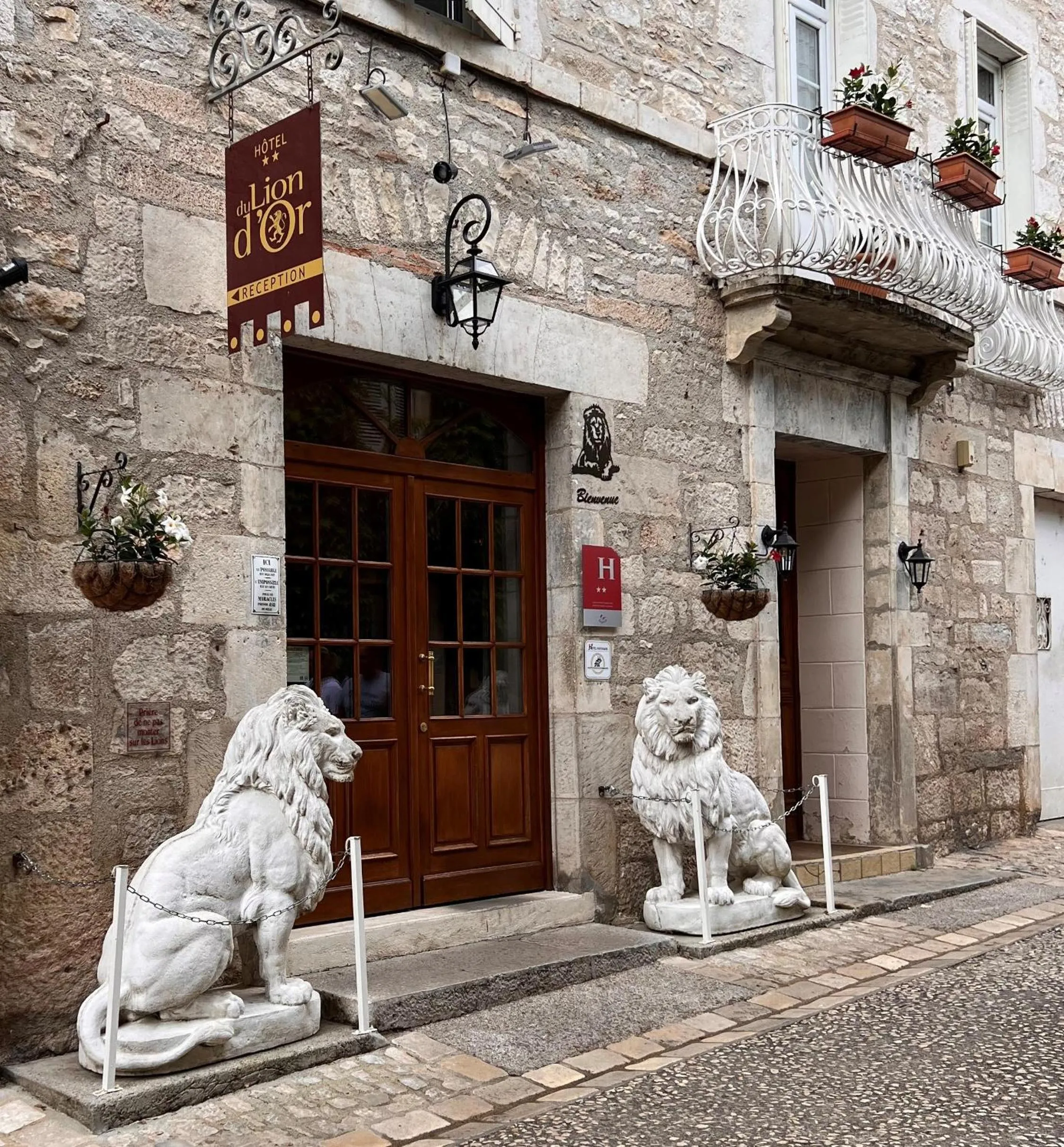 Property building in Hotel du Lion d'Or