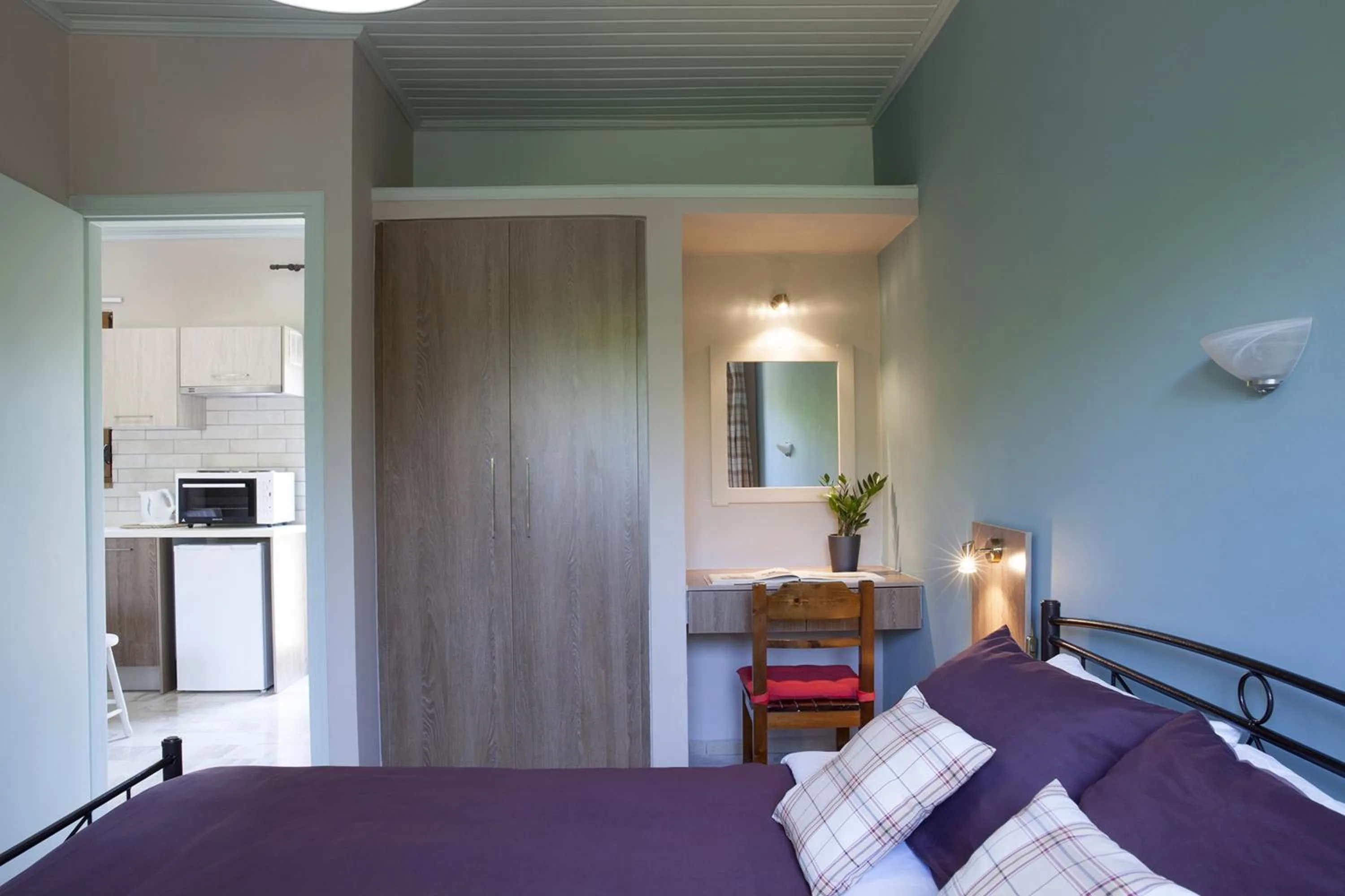 bunk bed, Bed in Voulamandis House