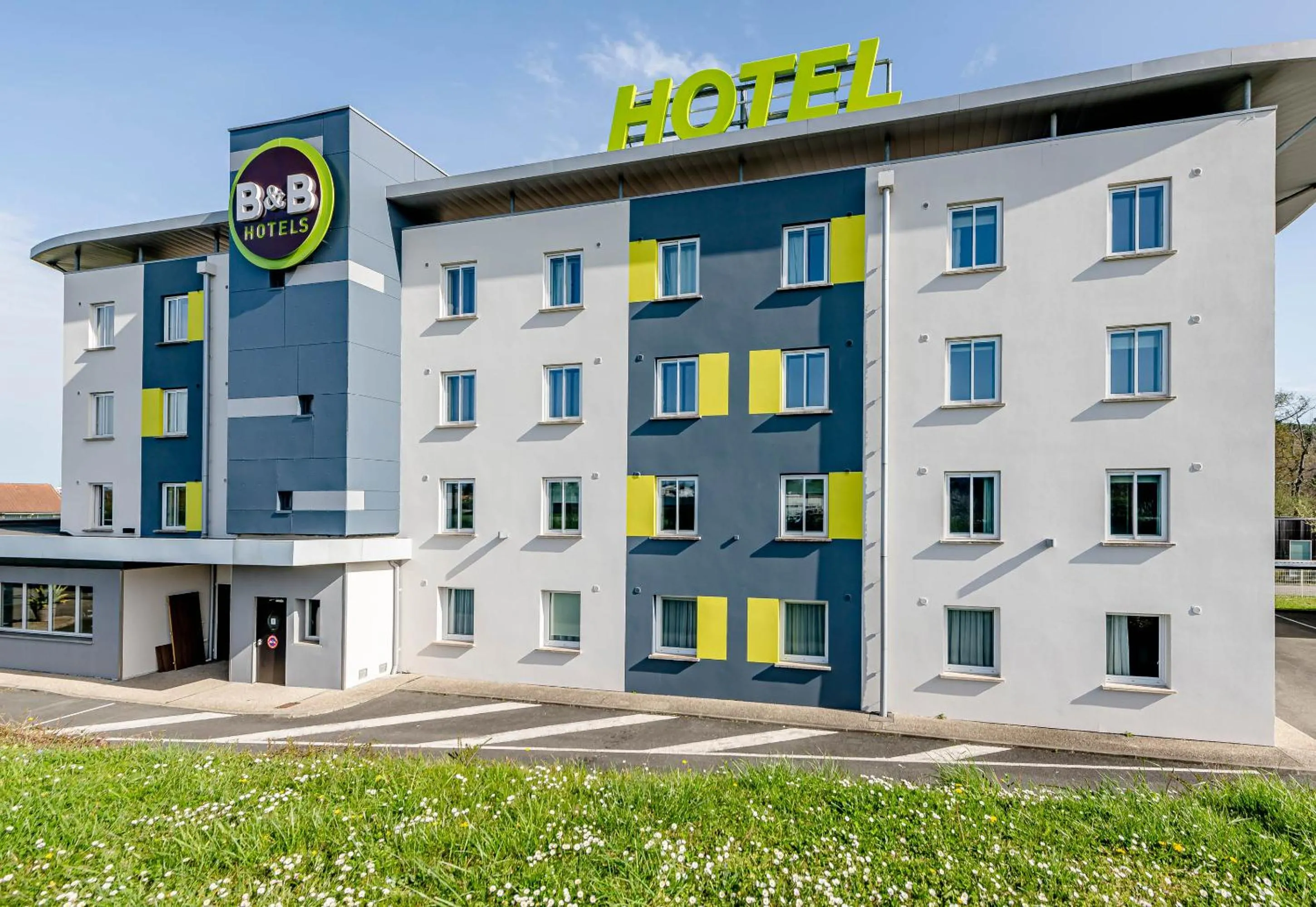 Property building in B&B HOTEL Bordeaux Talence