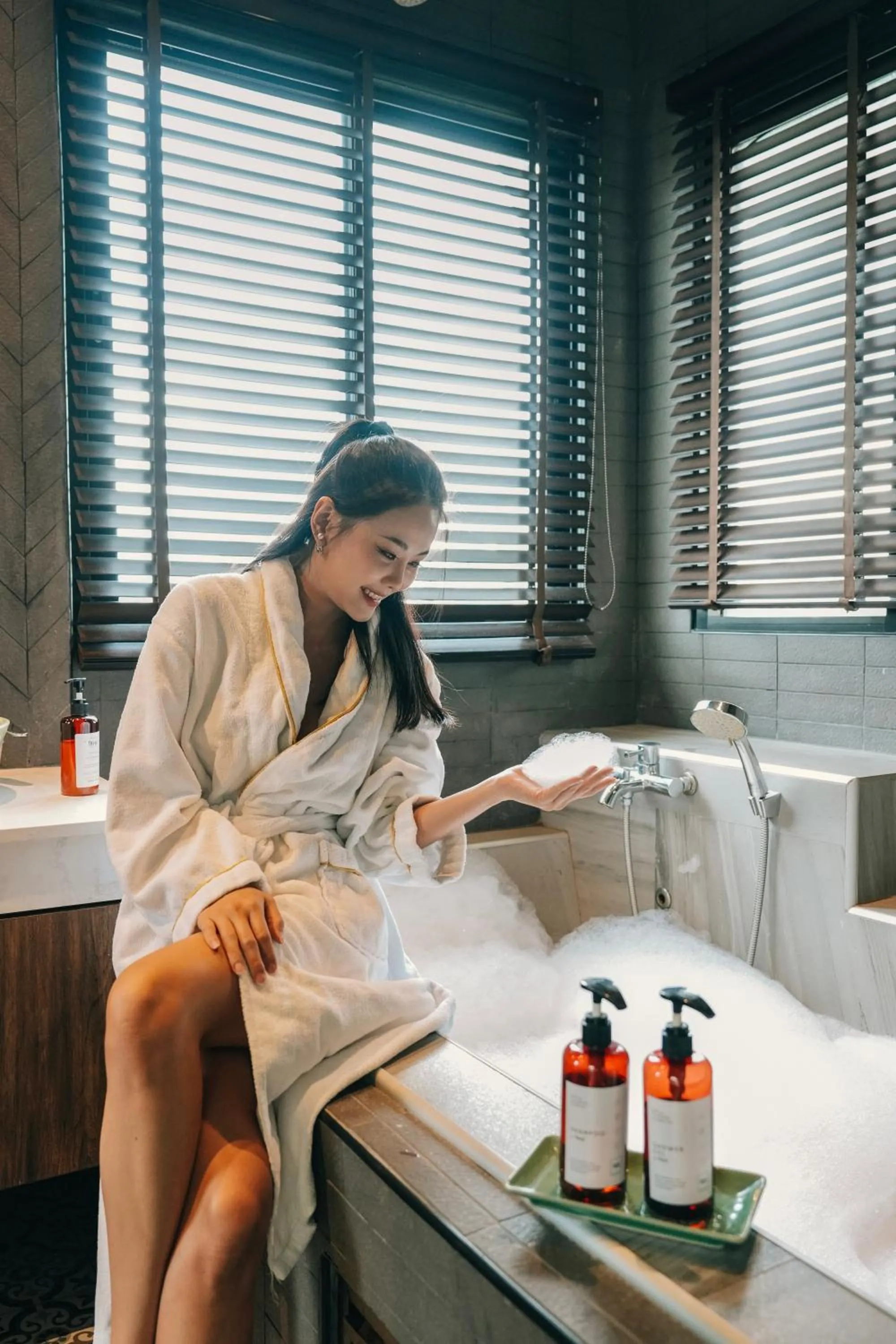 Bath in THEE Kashatharn by TH District