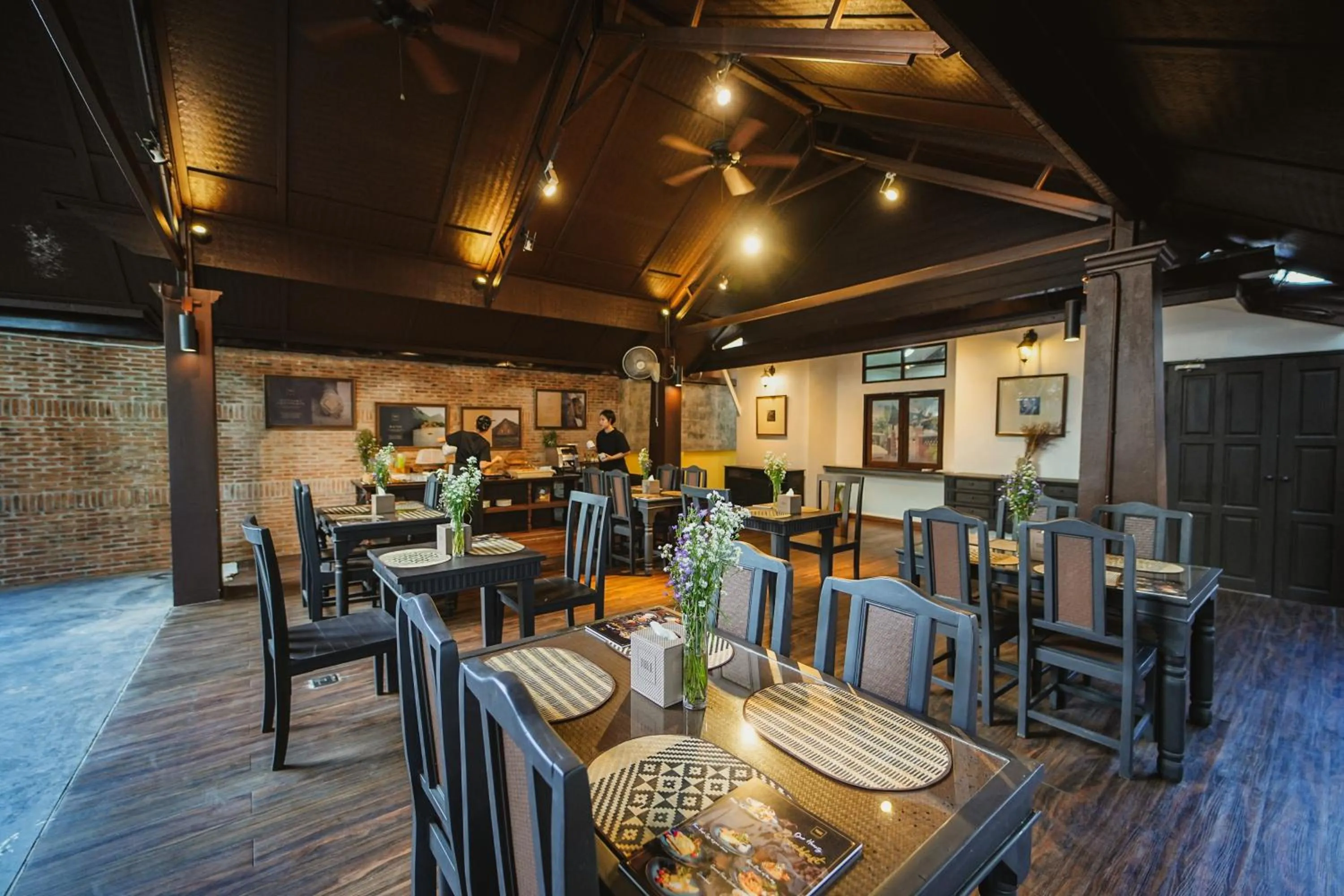 Restaurant/places to eat in THEE Kashatharn by TH District