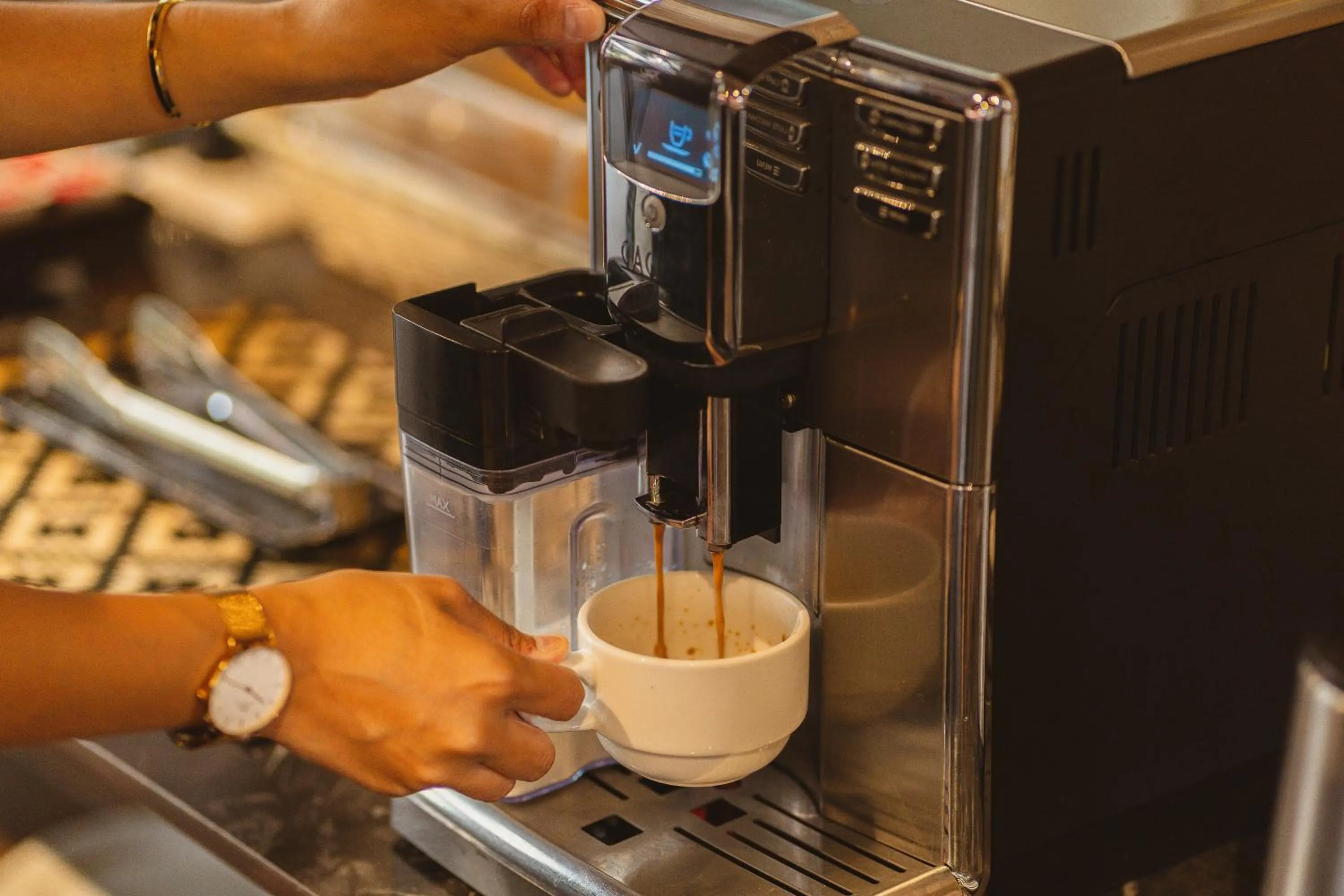 Coffee/tea facilities in THEE Kashatharn by TH District