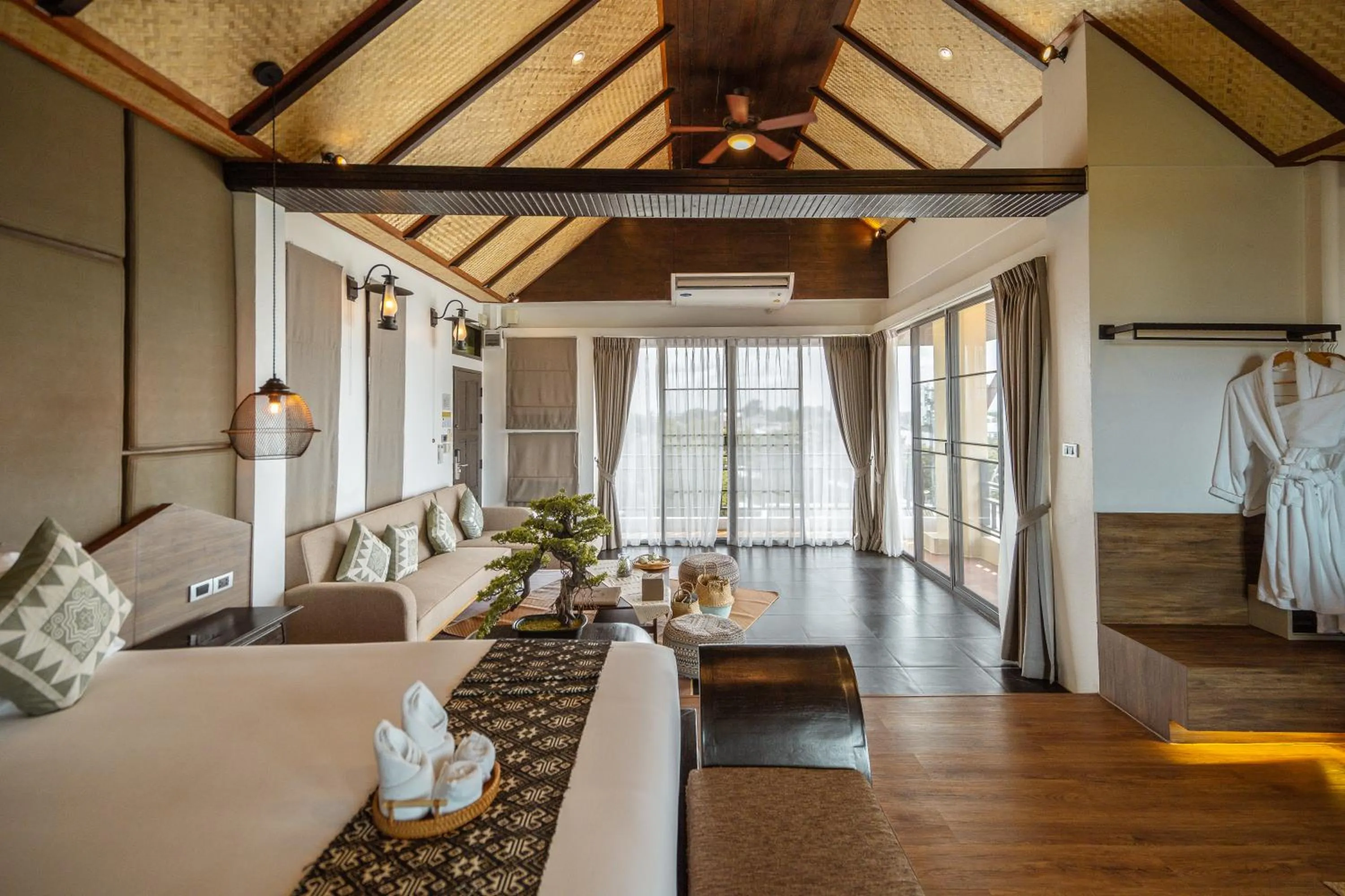 Seating area in THEE Kashatharn by TH District