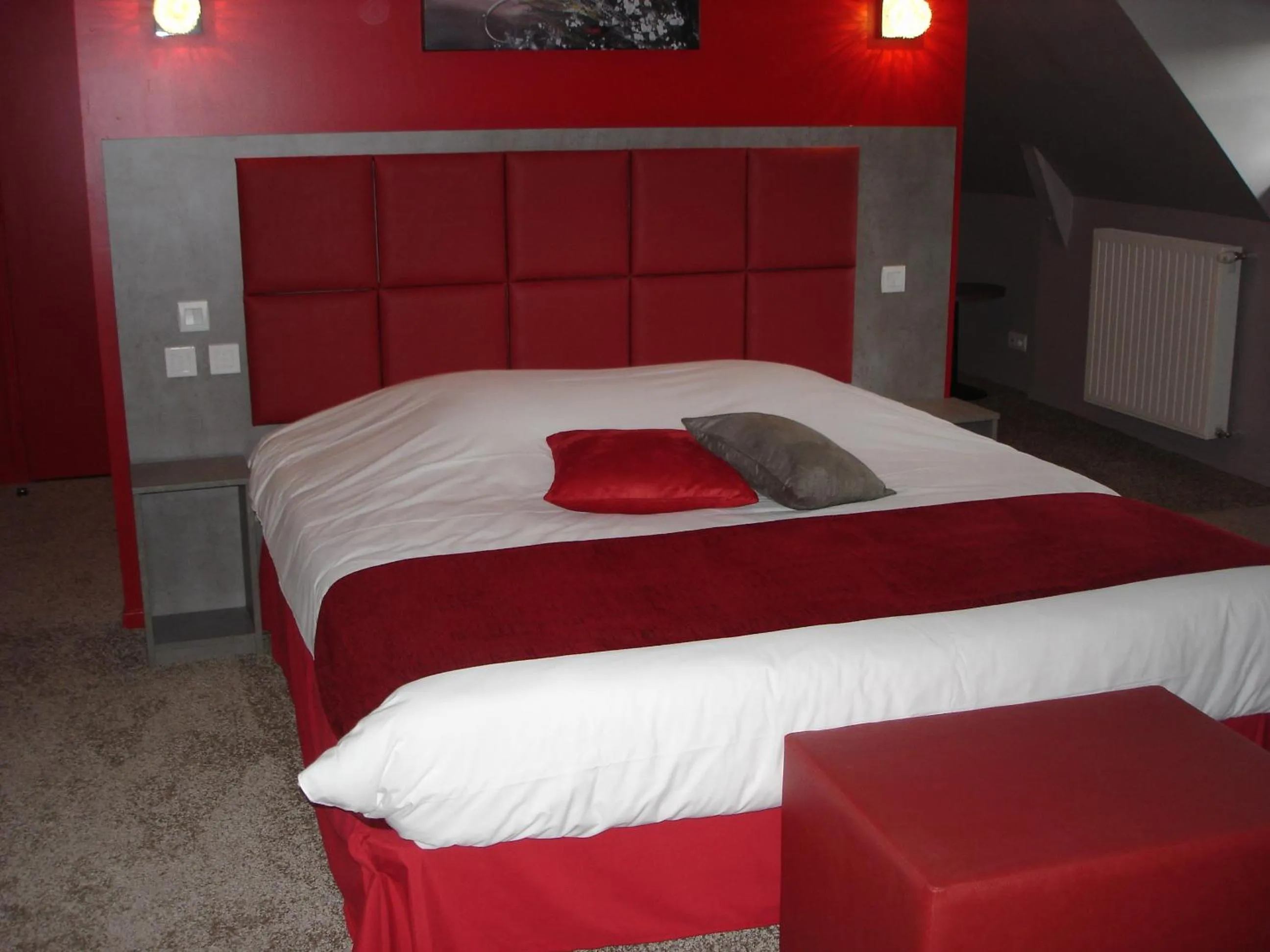 Bed in Logis Hotel Spa Restaurant Au Site Normand