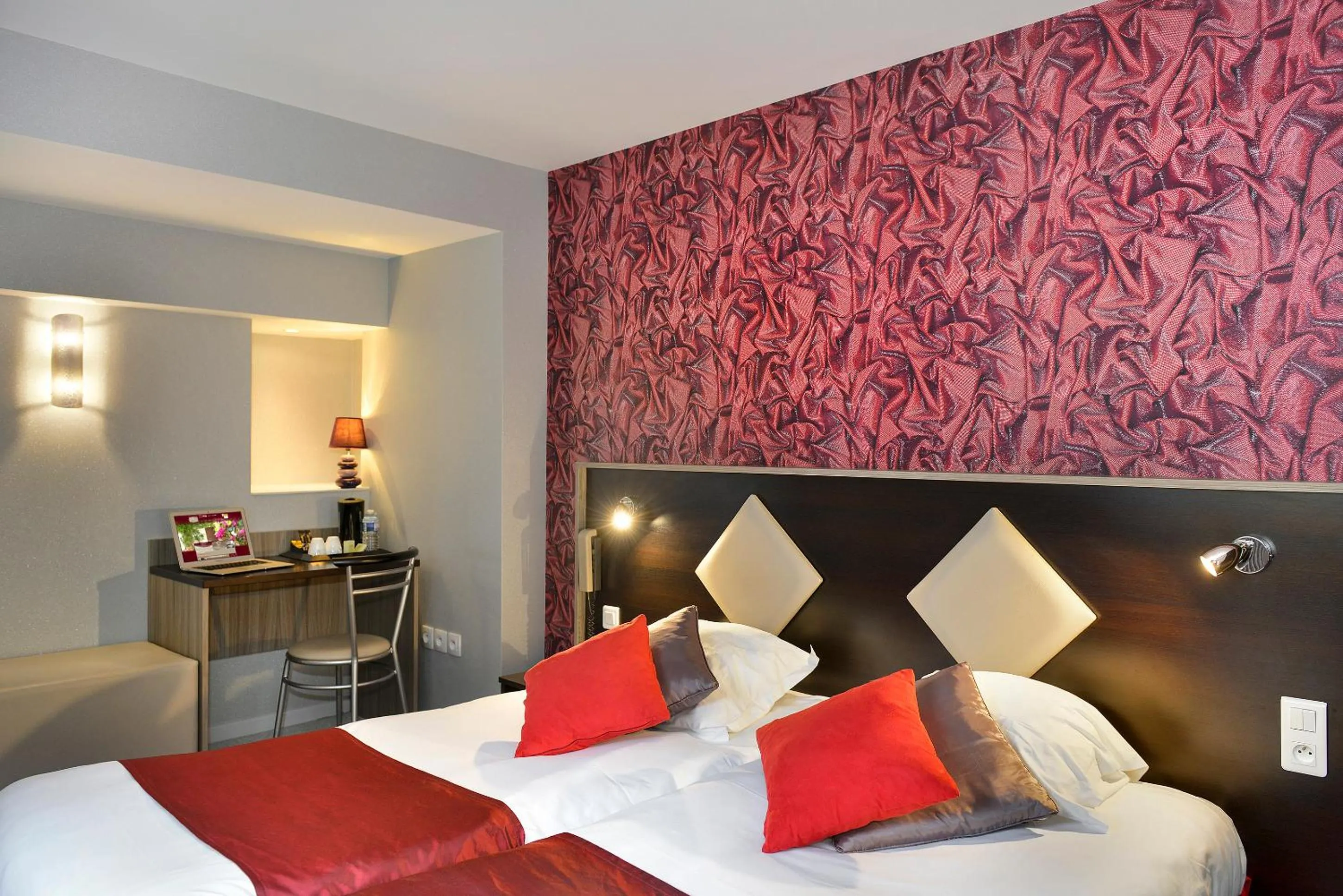 Bed in Logis Hotel Spa Restaurant Au Site Normand