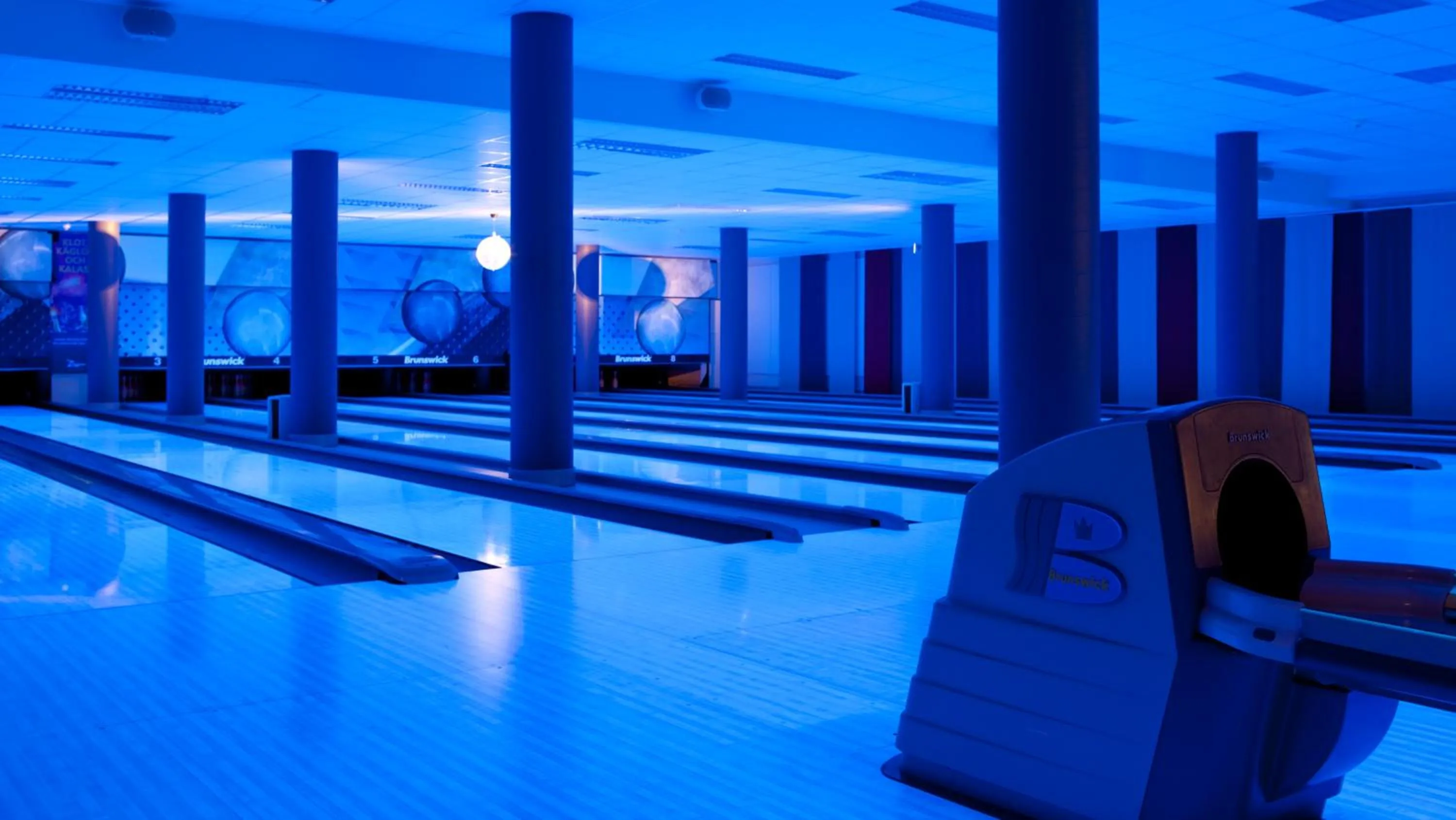 Bowling in Lumber & Karle